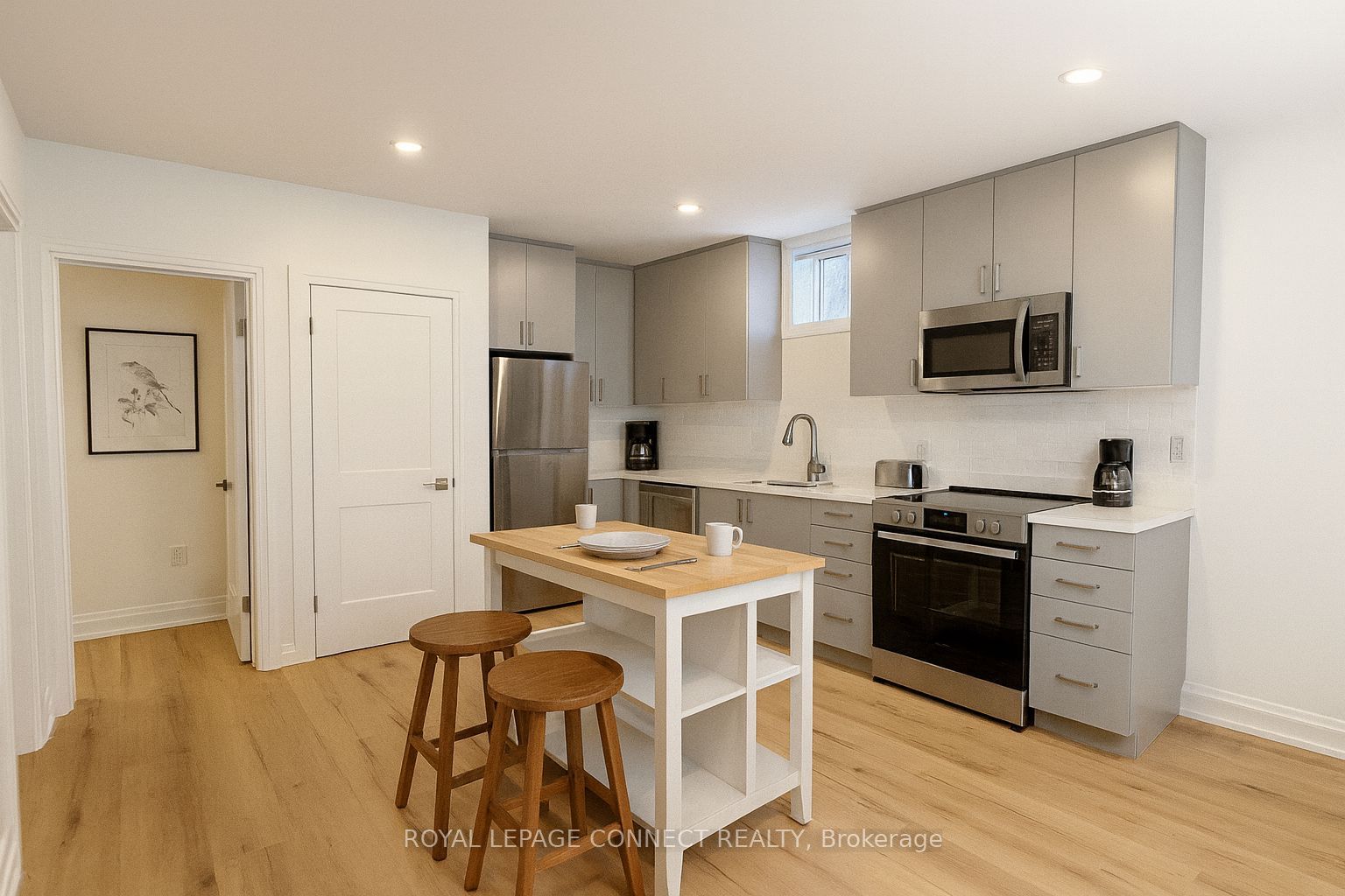 696 Winona Drive B Property Photo 1