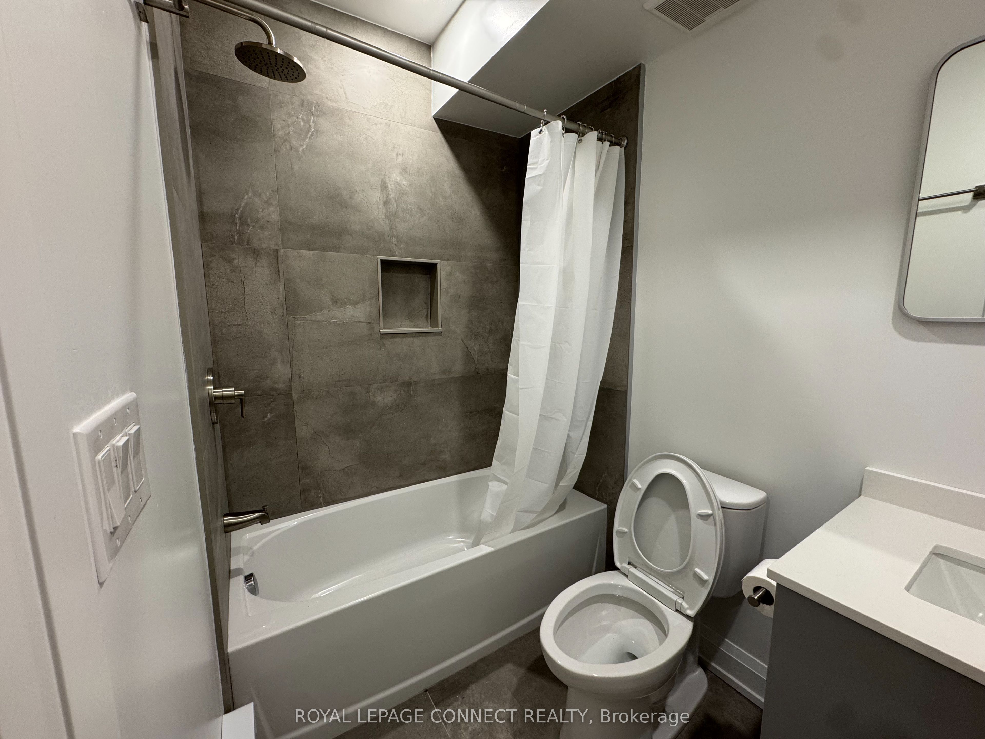 696 Winona Drive B Property Photo 4