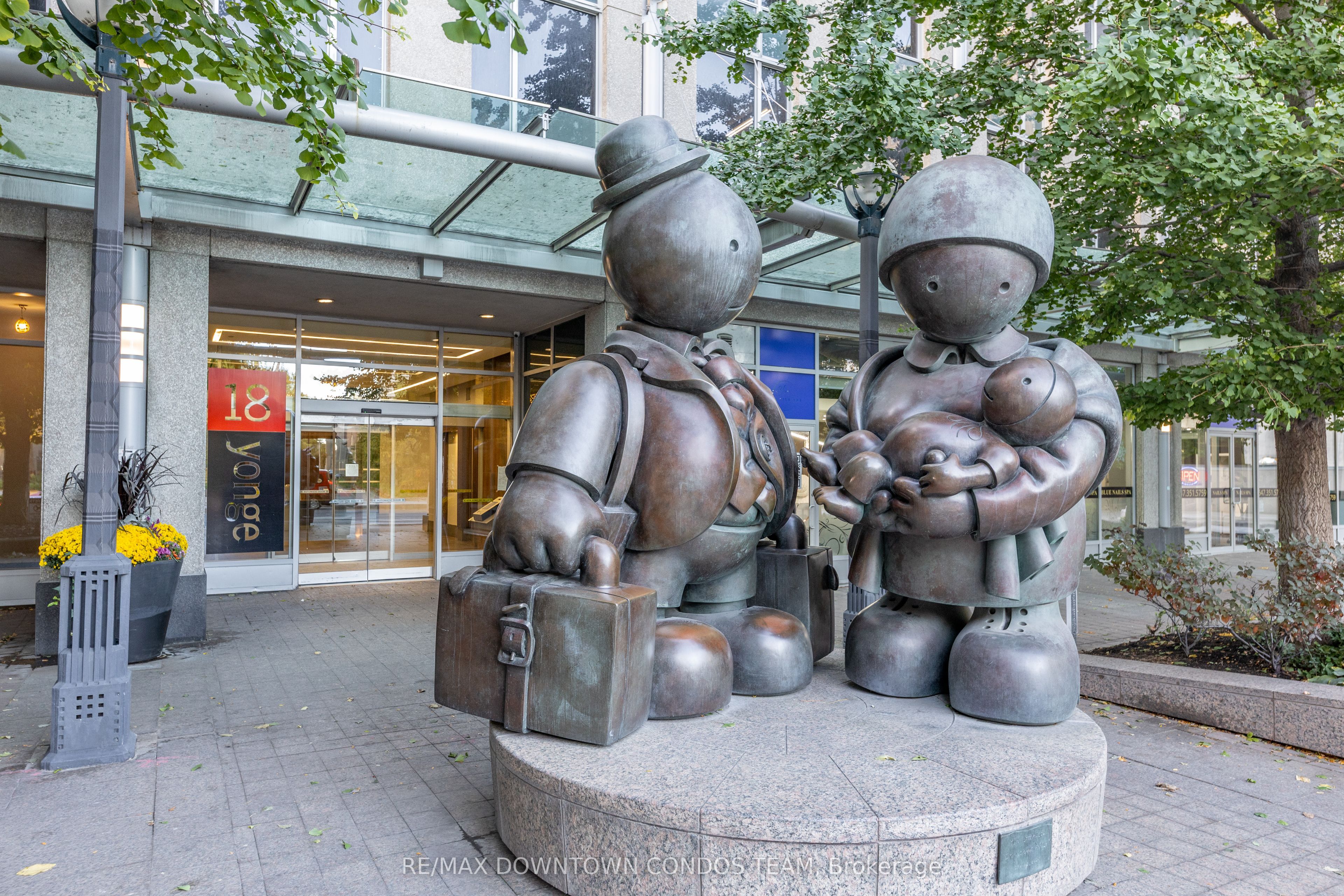 18 Yonge Street 1712 Property Photo 2