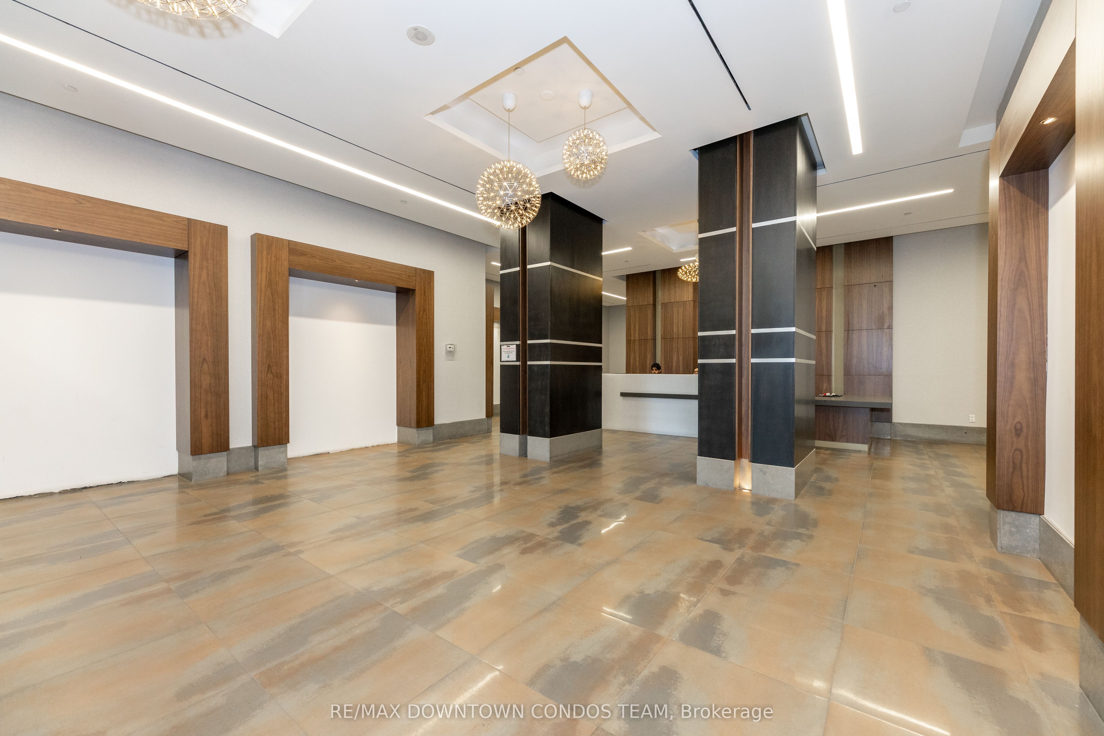 18 Yonge Street 1712 Property Photo 4