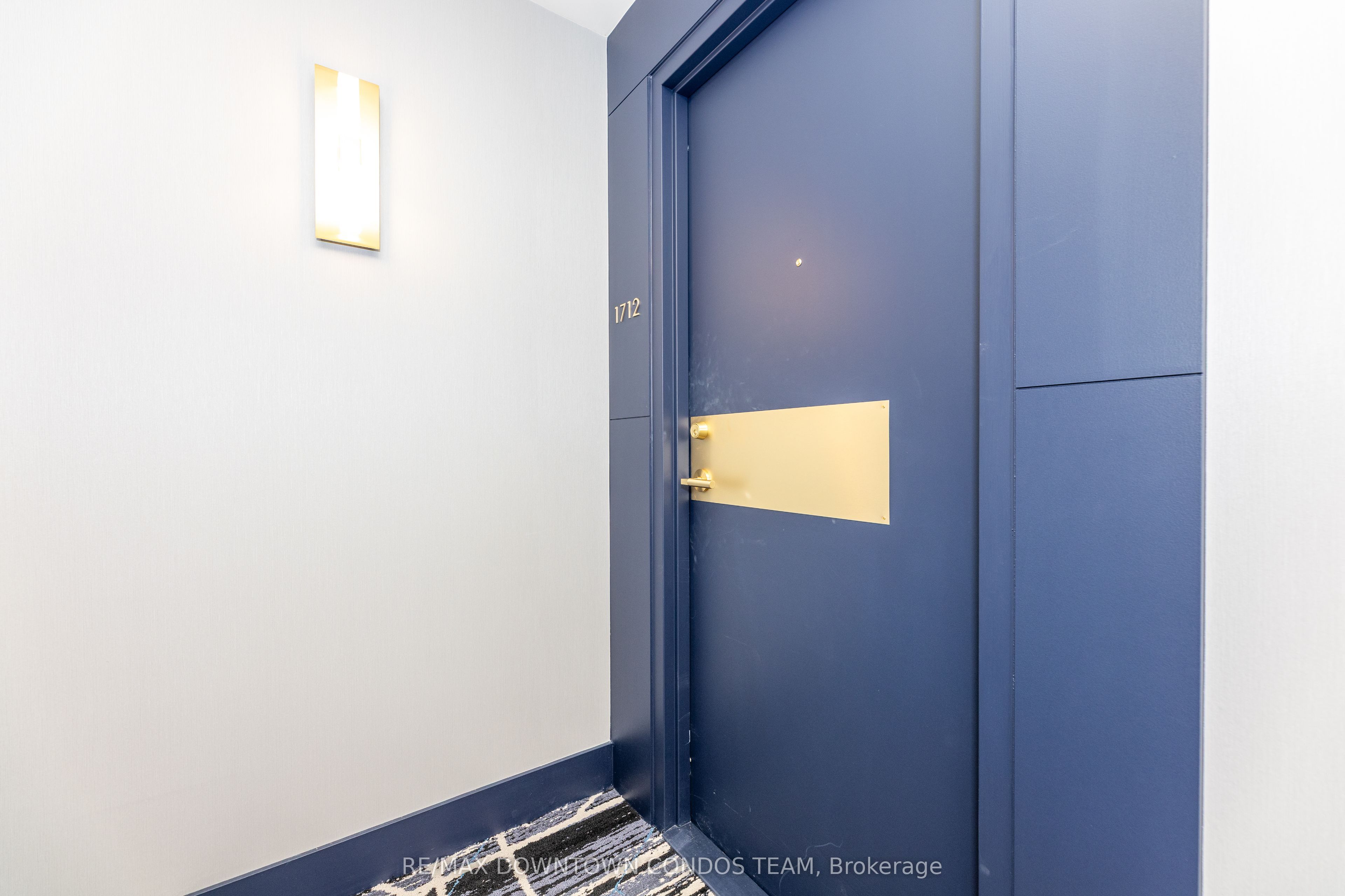 18 Yonge Street 1712 Property Photo 7