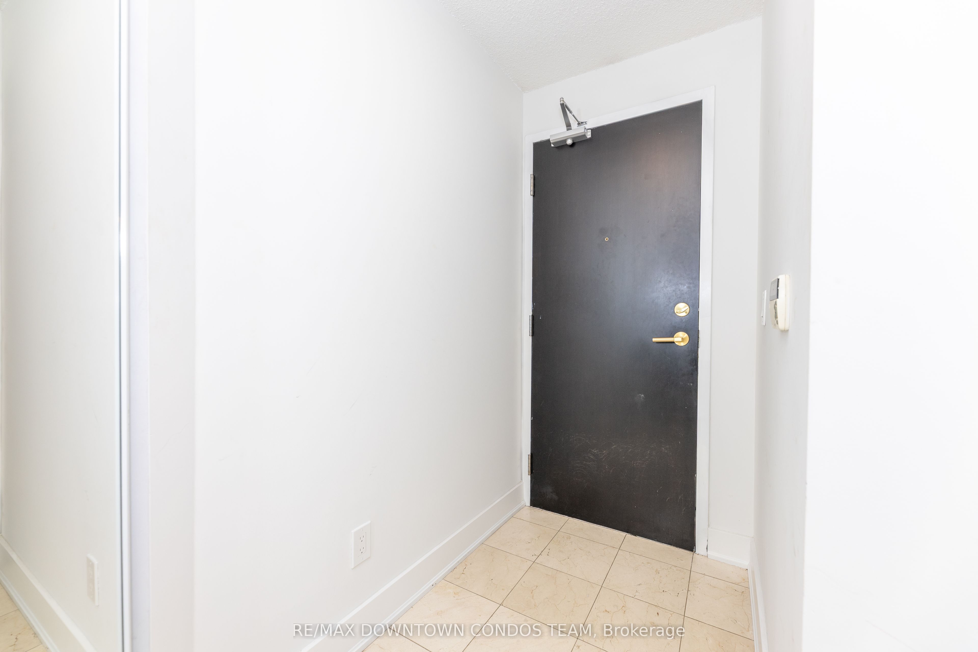 18 Yonge Street 1712 Property Photo 8
