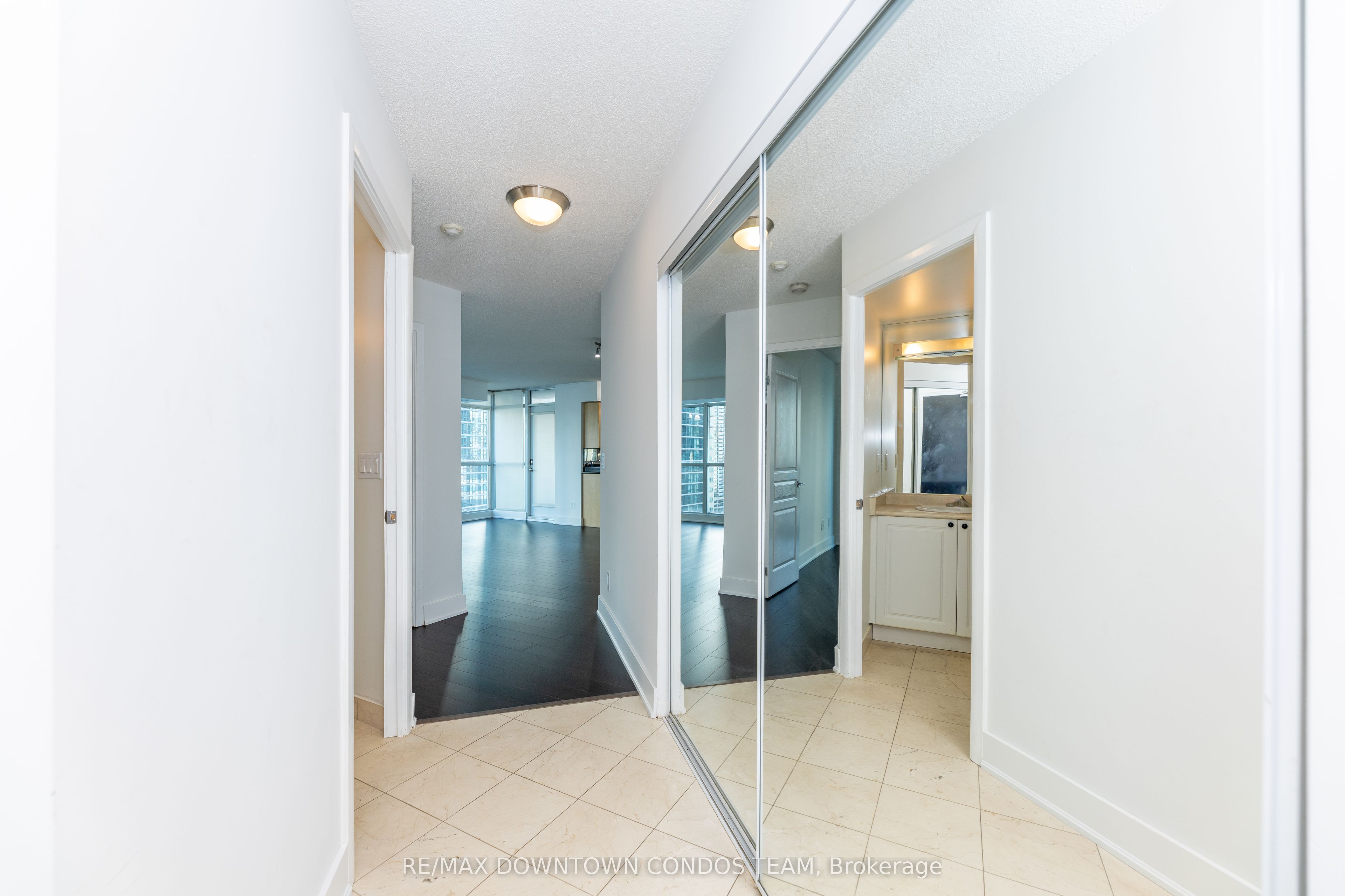 18 Yonge Street 1712 Property Photo 9