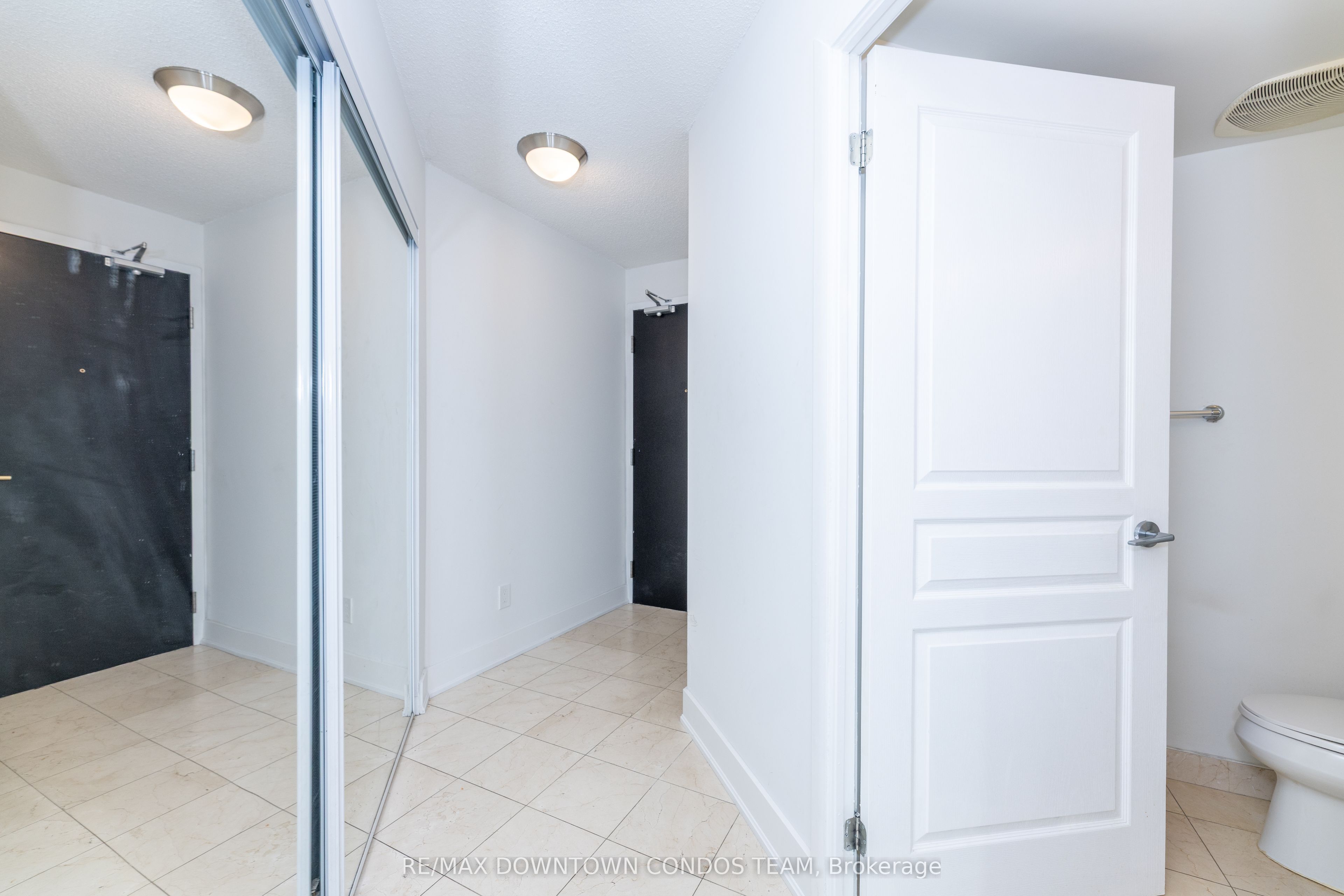 18 Yonge Street 1712 Property Photo 10
