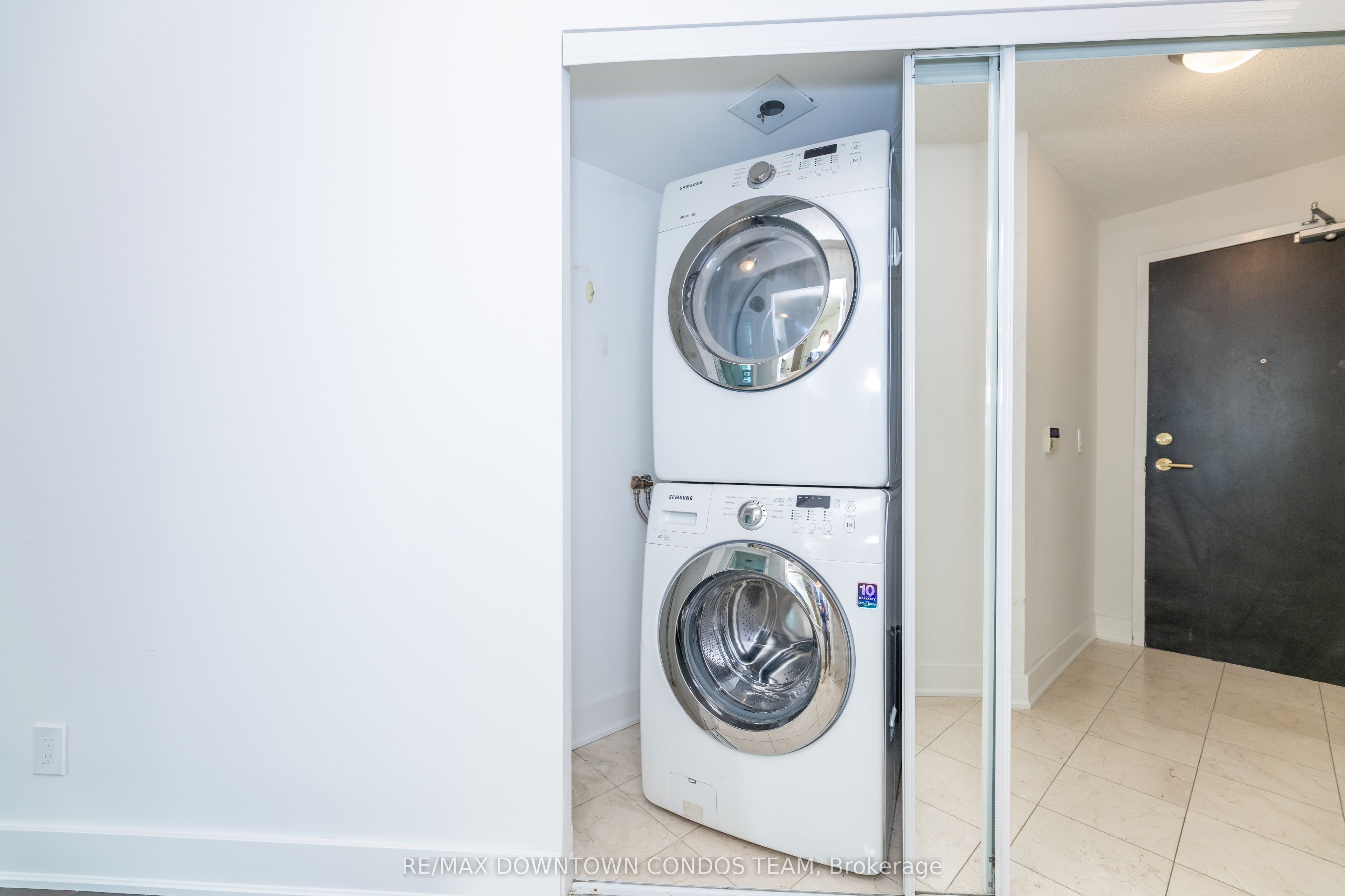 18 Yonge Street 1712 Property Photo 11