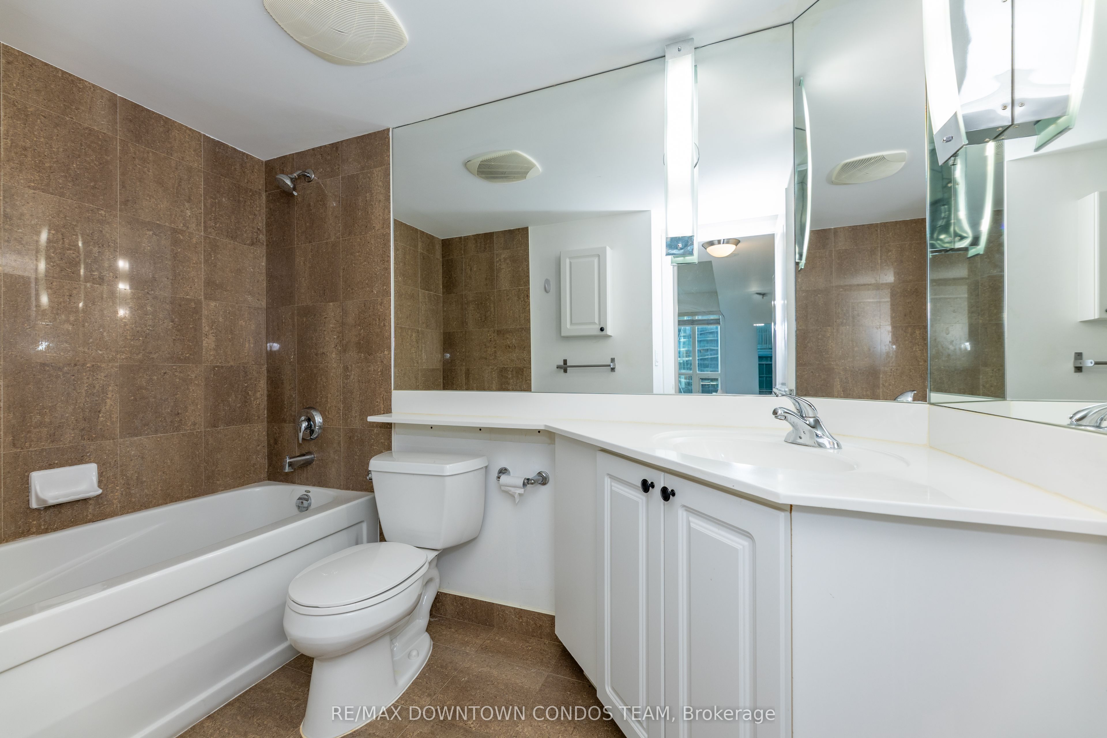 18 Yonge Street 1712 Property Photo 35