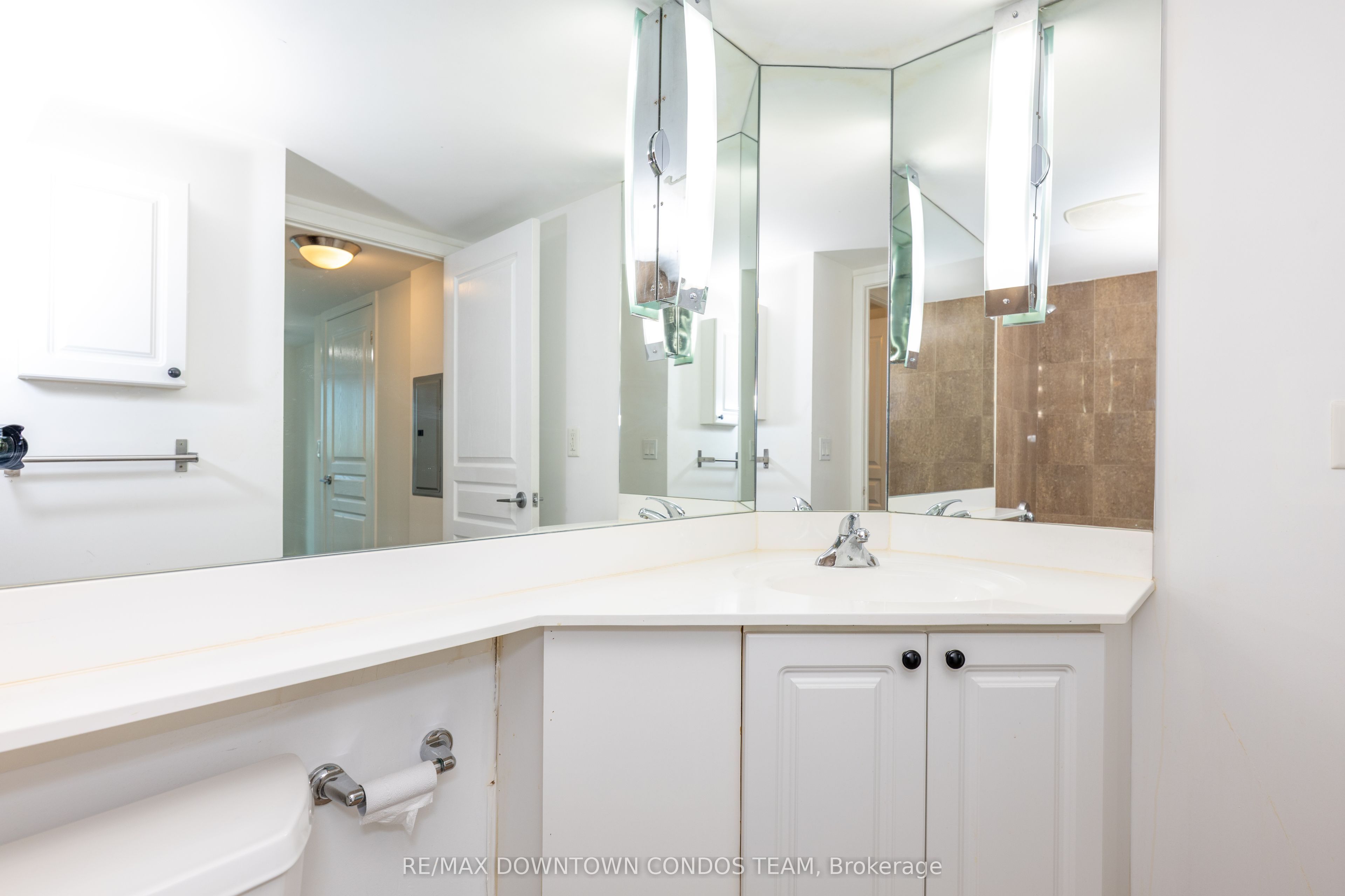 18 Yonge Street 1712 Property Photo 37