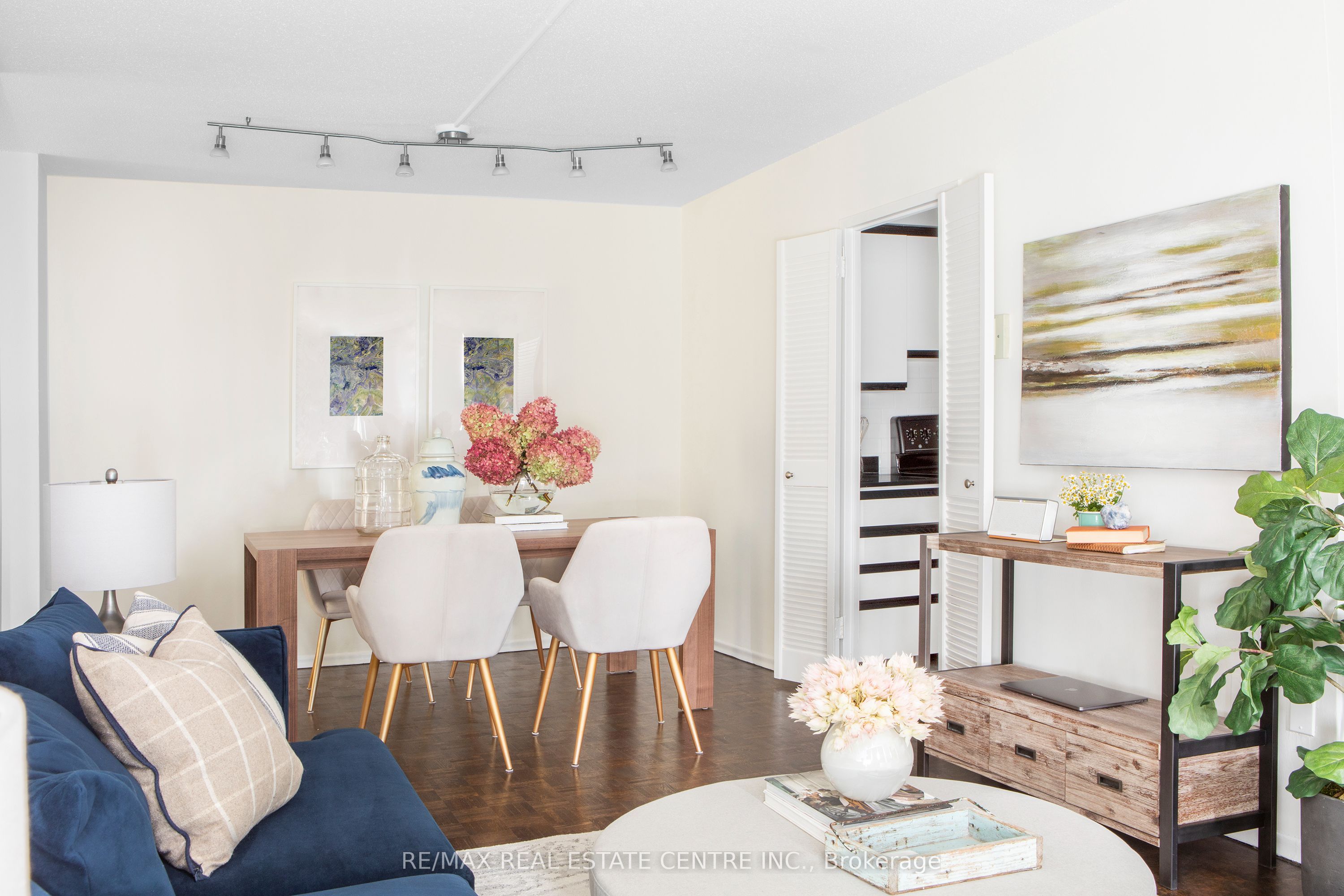 100 Graydon Hall Drive 1604 Property Photo 6