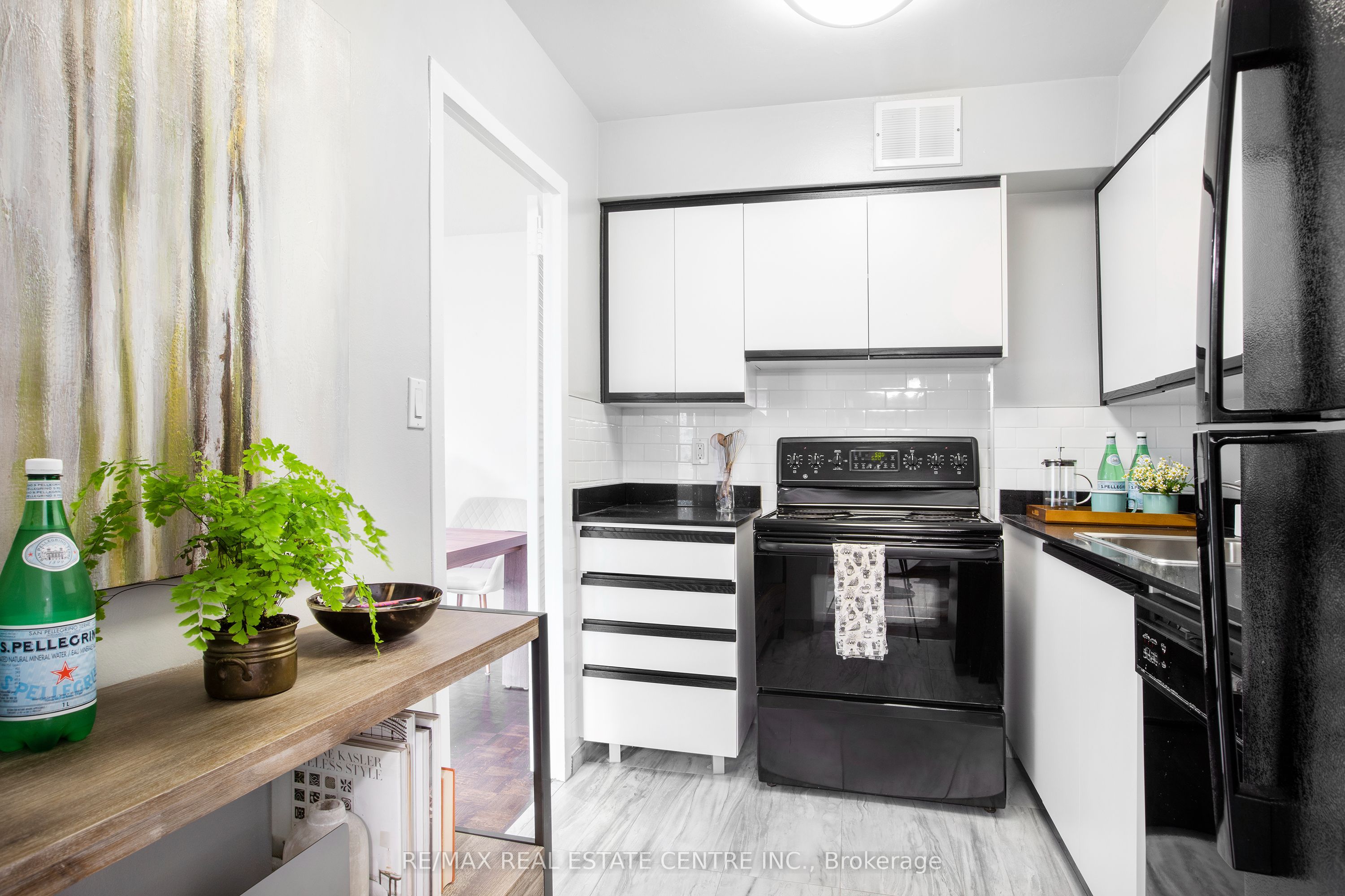 100 Graydon Hall Drive 1604 Property Photo 11