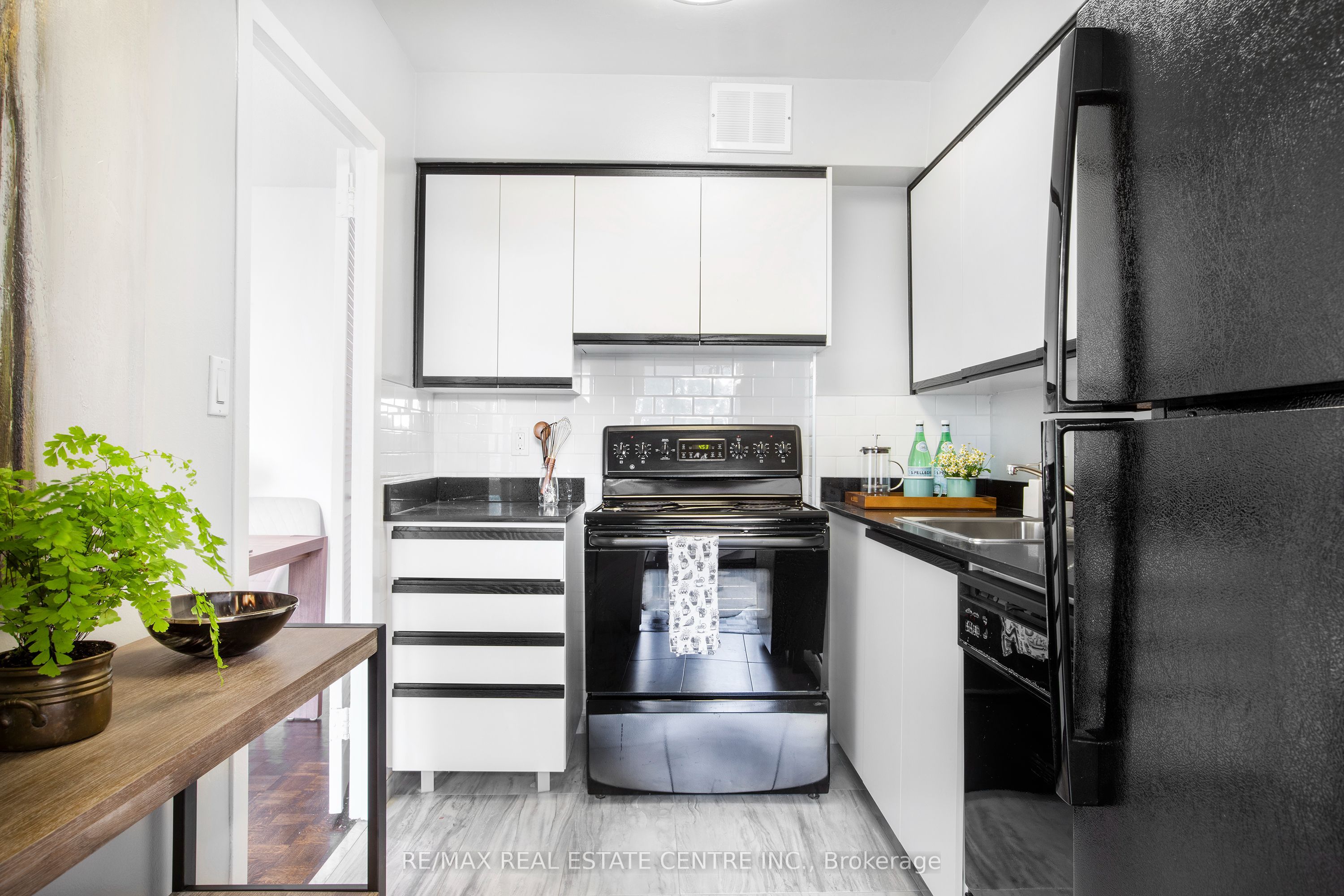 100 Graydon Hall Drive 1604 Property Photo 12