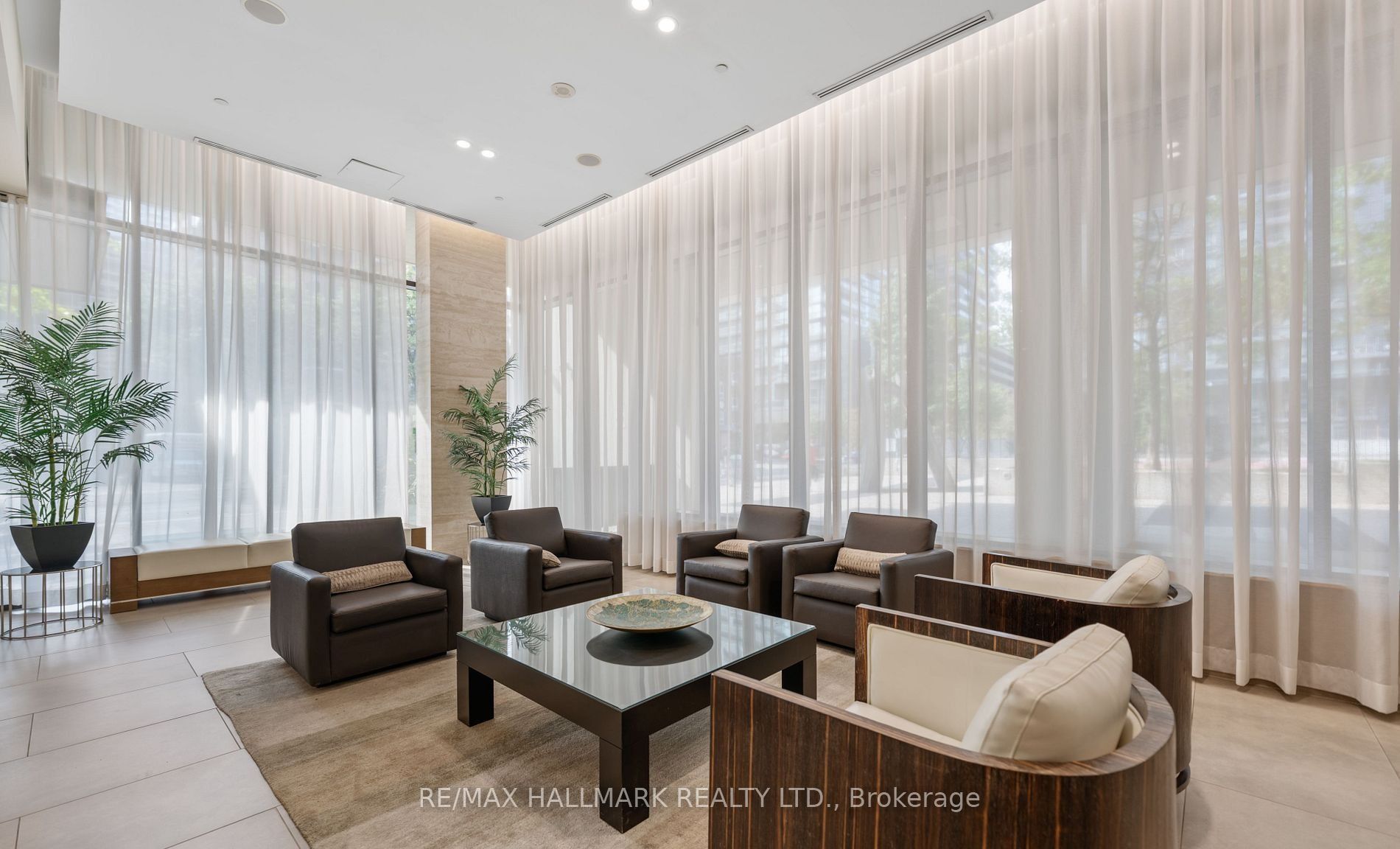 70 Roehampton Avenue 1619 Property Photo 14