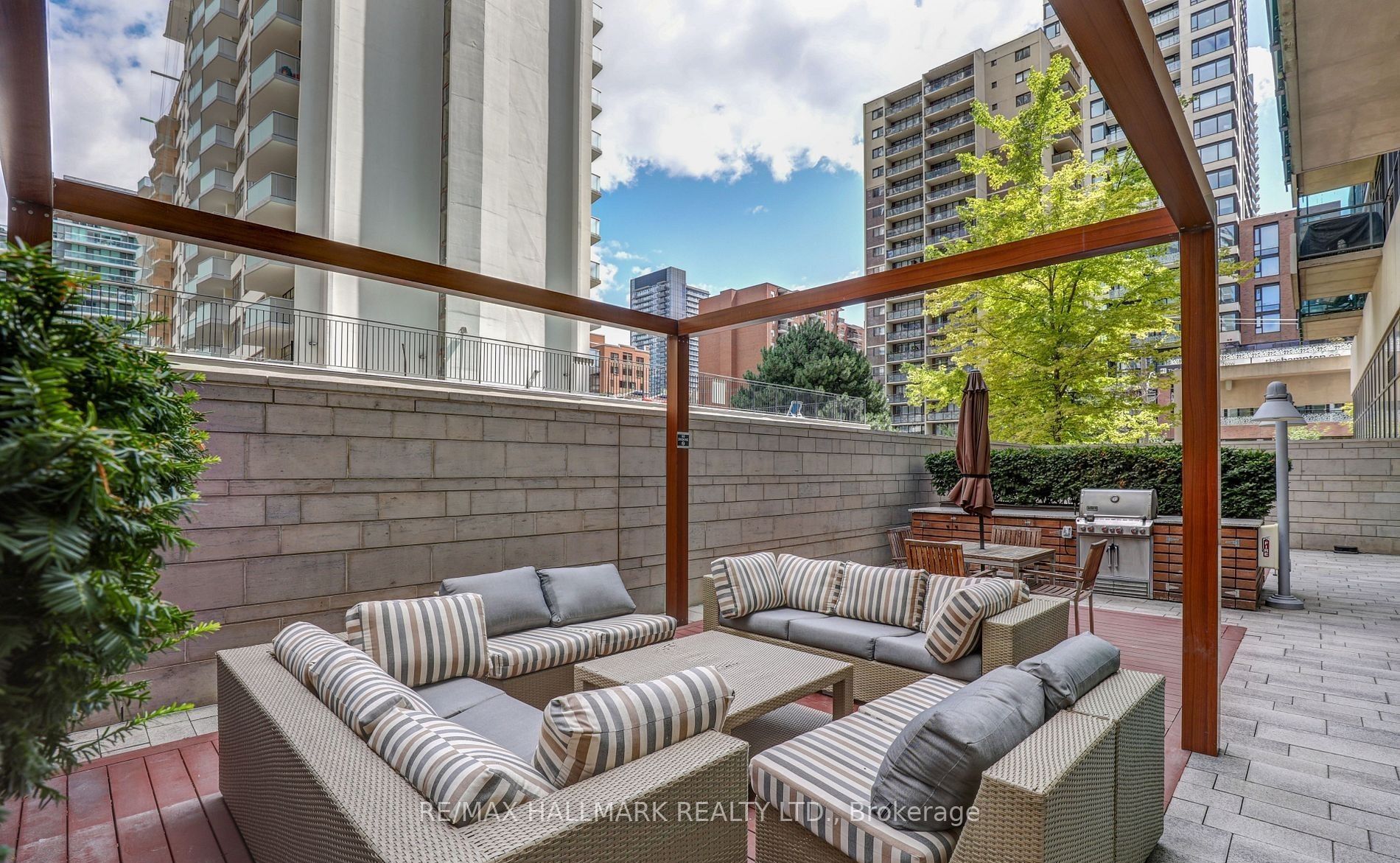 70 Roehampton Avenue 1619 Property Photo 21