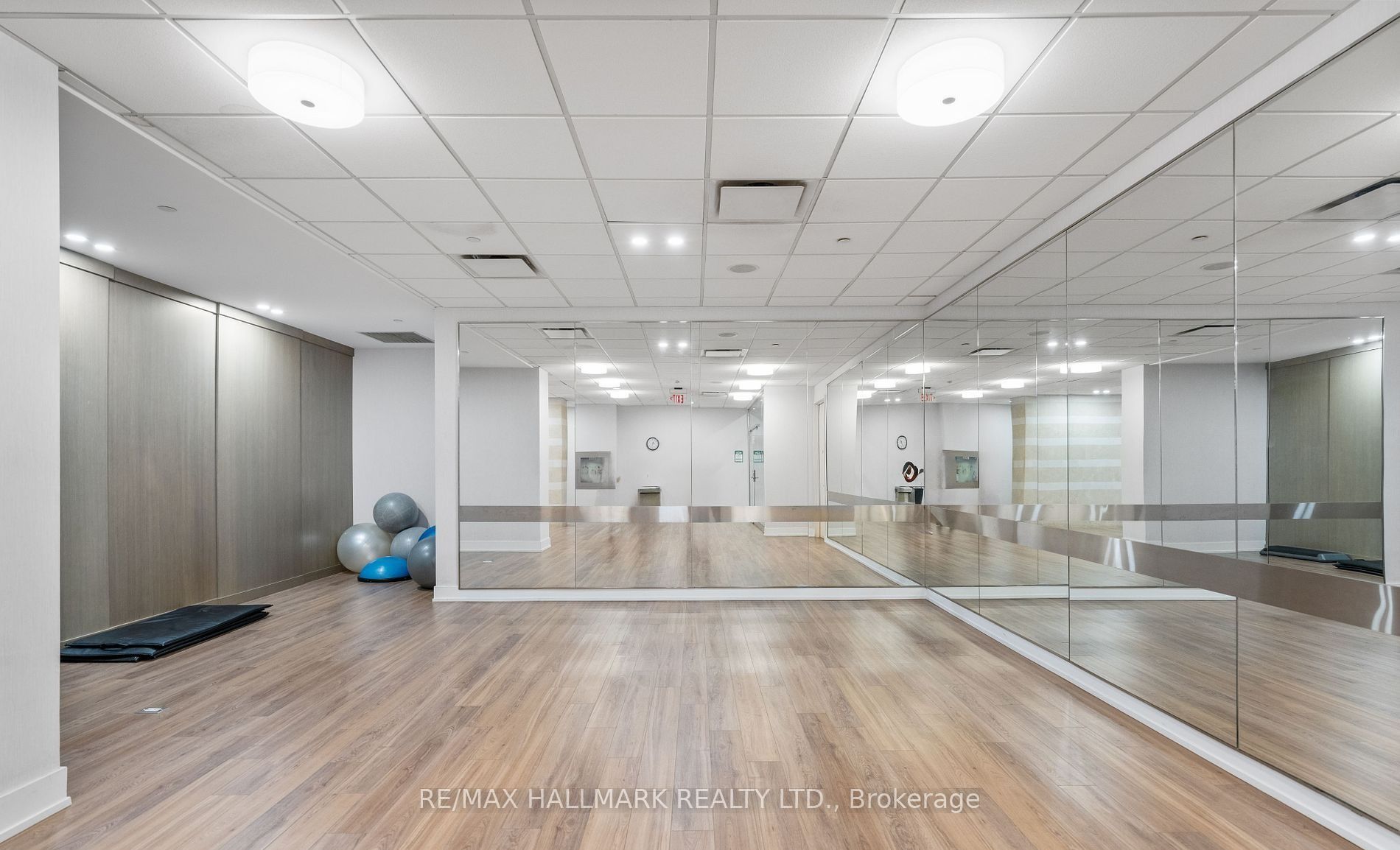 70 Roehampton Avenue 1619 Property Photo 23