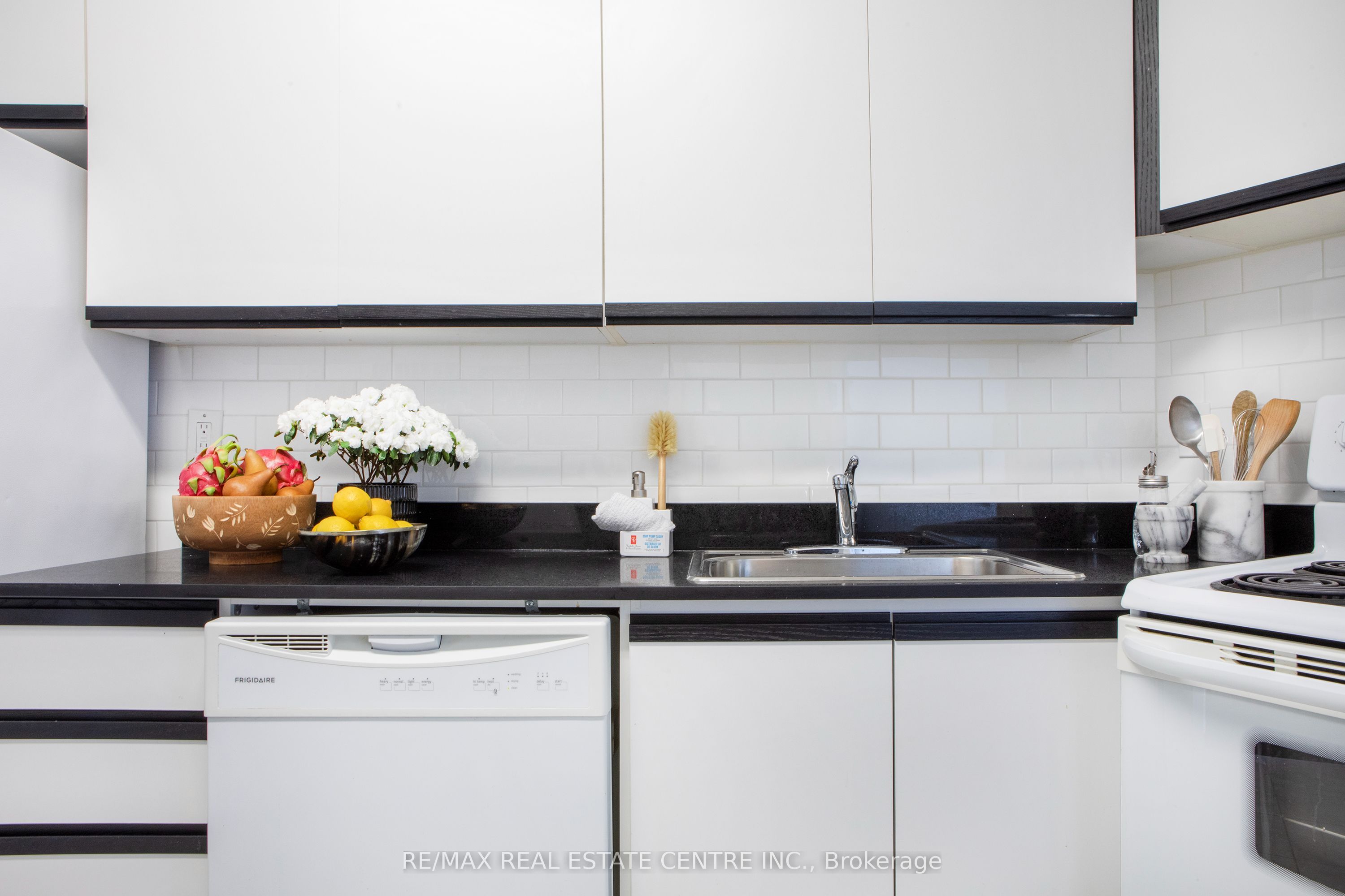 100 Graydon Hall Drive 805 Property Photo 11