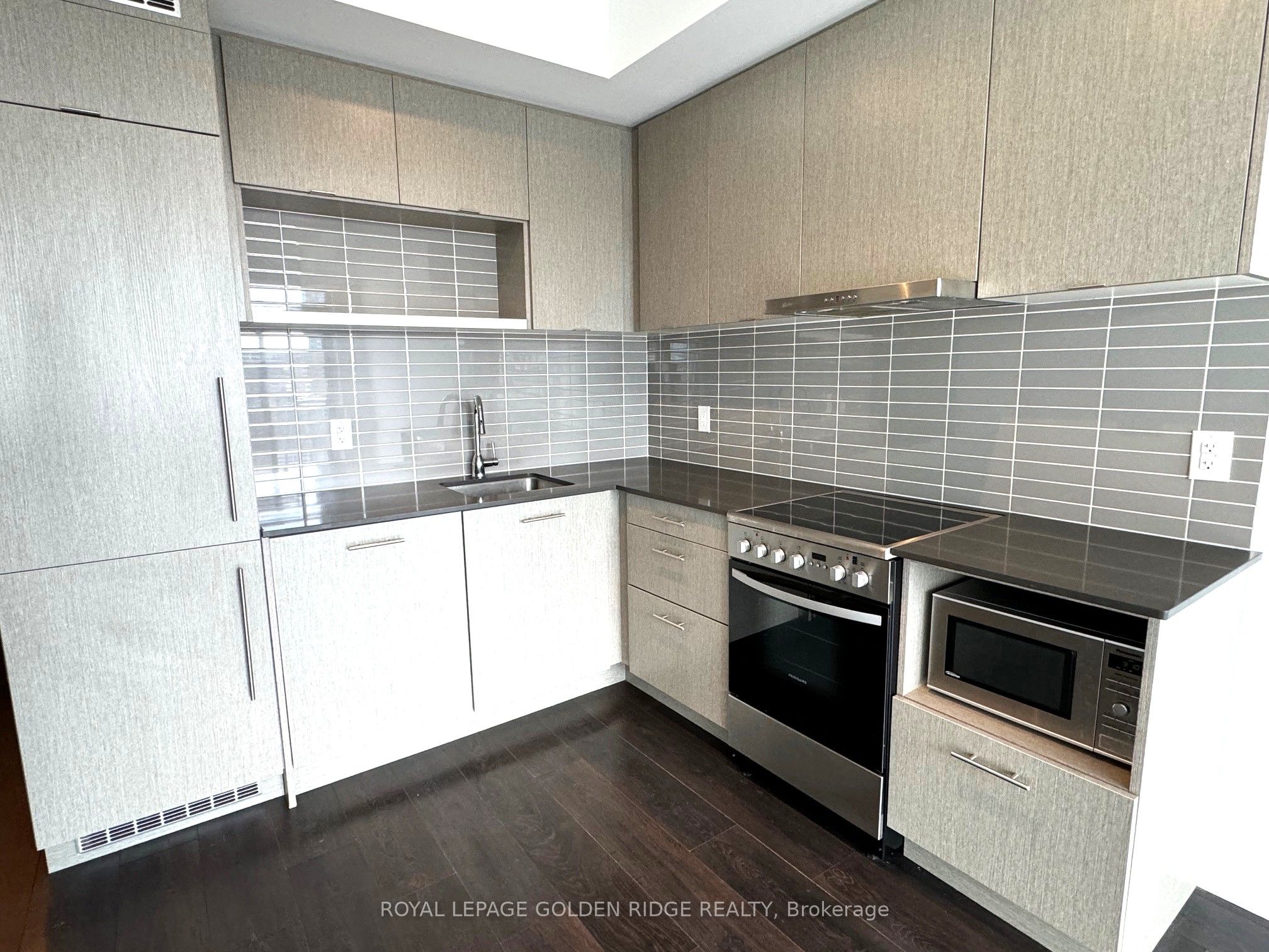 365 Church Street 2402 Property Photo 9