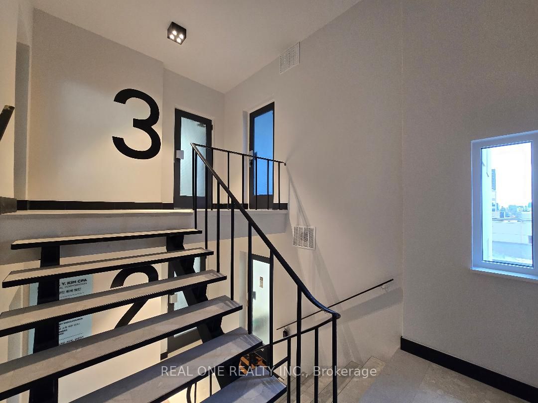 100 Sheppard Avenue W 301 Property Photo 6