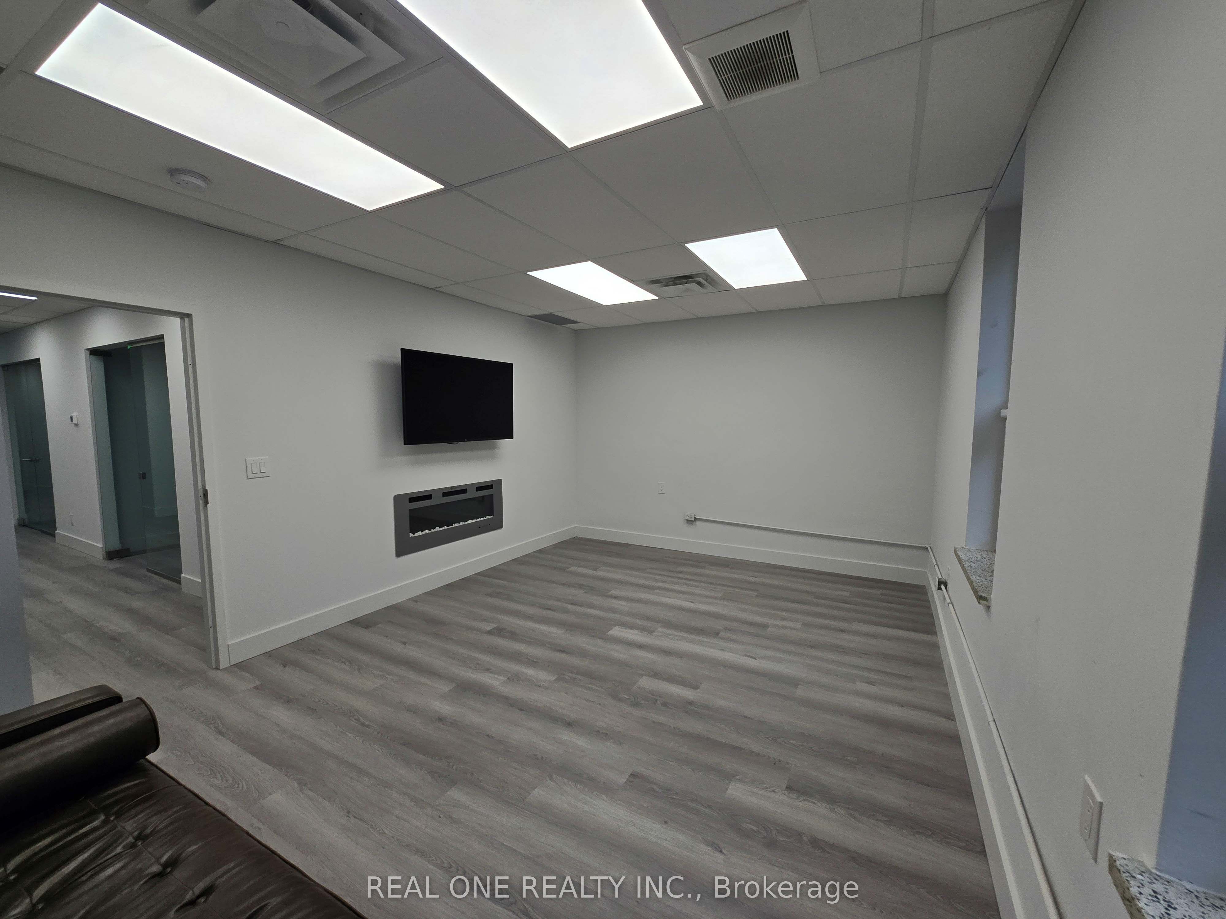 100 Sheppard Avenue W 301 Property Photo 10