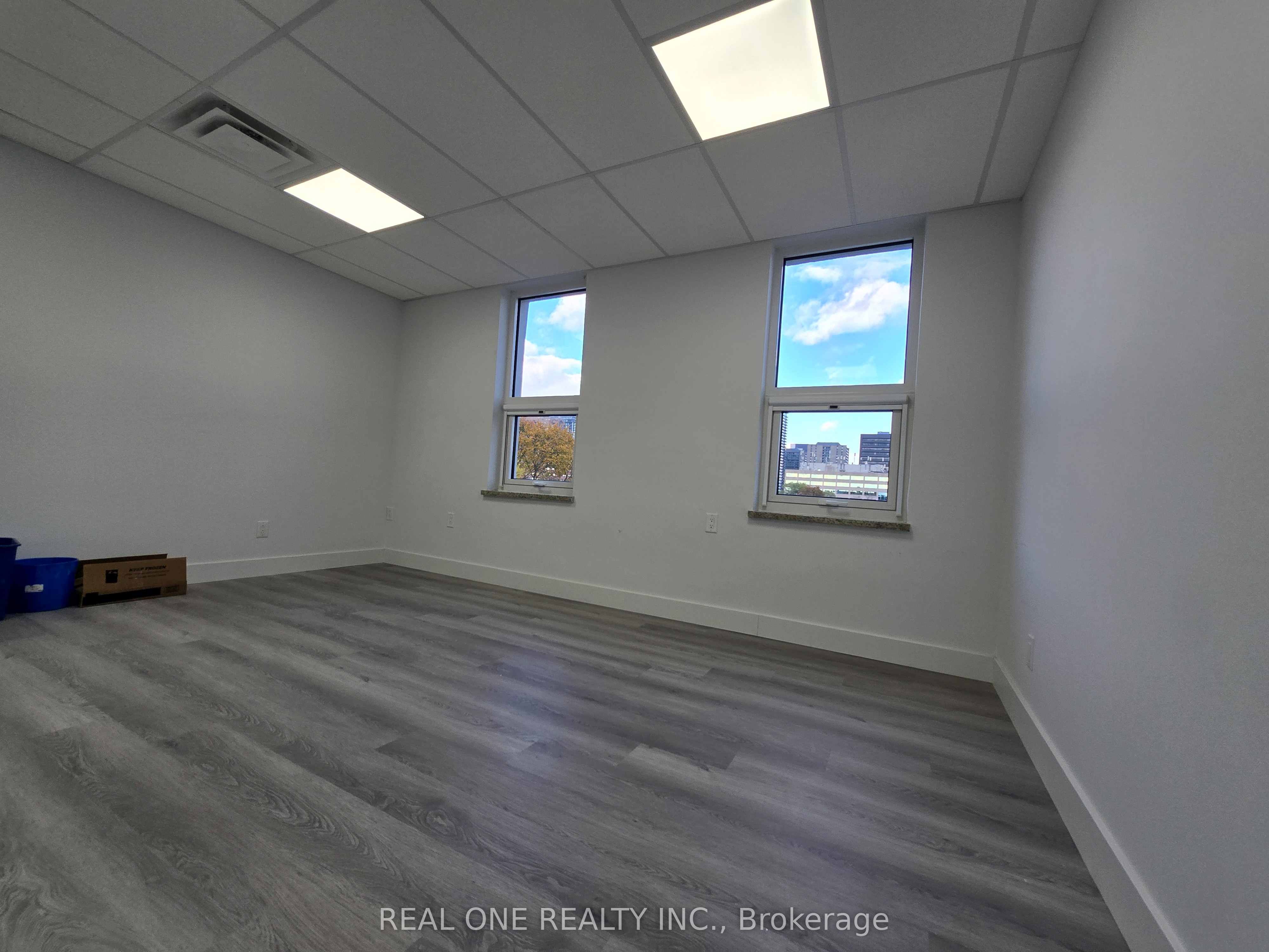 100 Sheppard Avenue W 301 Property Photo 11