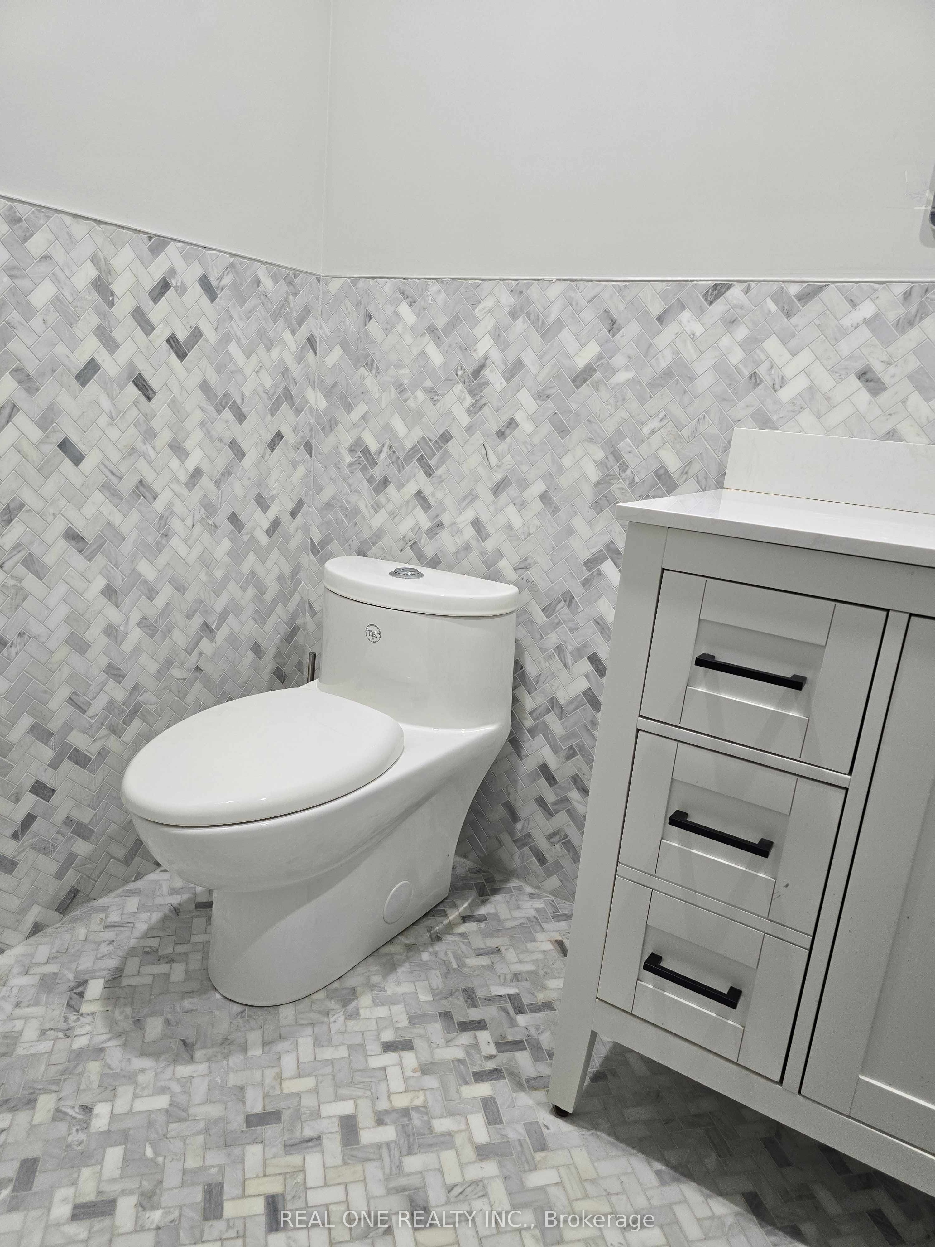 100 Sheppard Avenue W 301 Property Photo 22