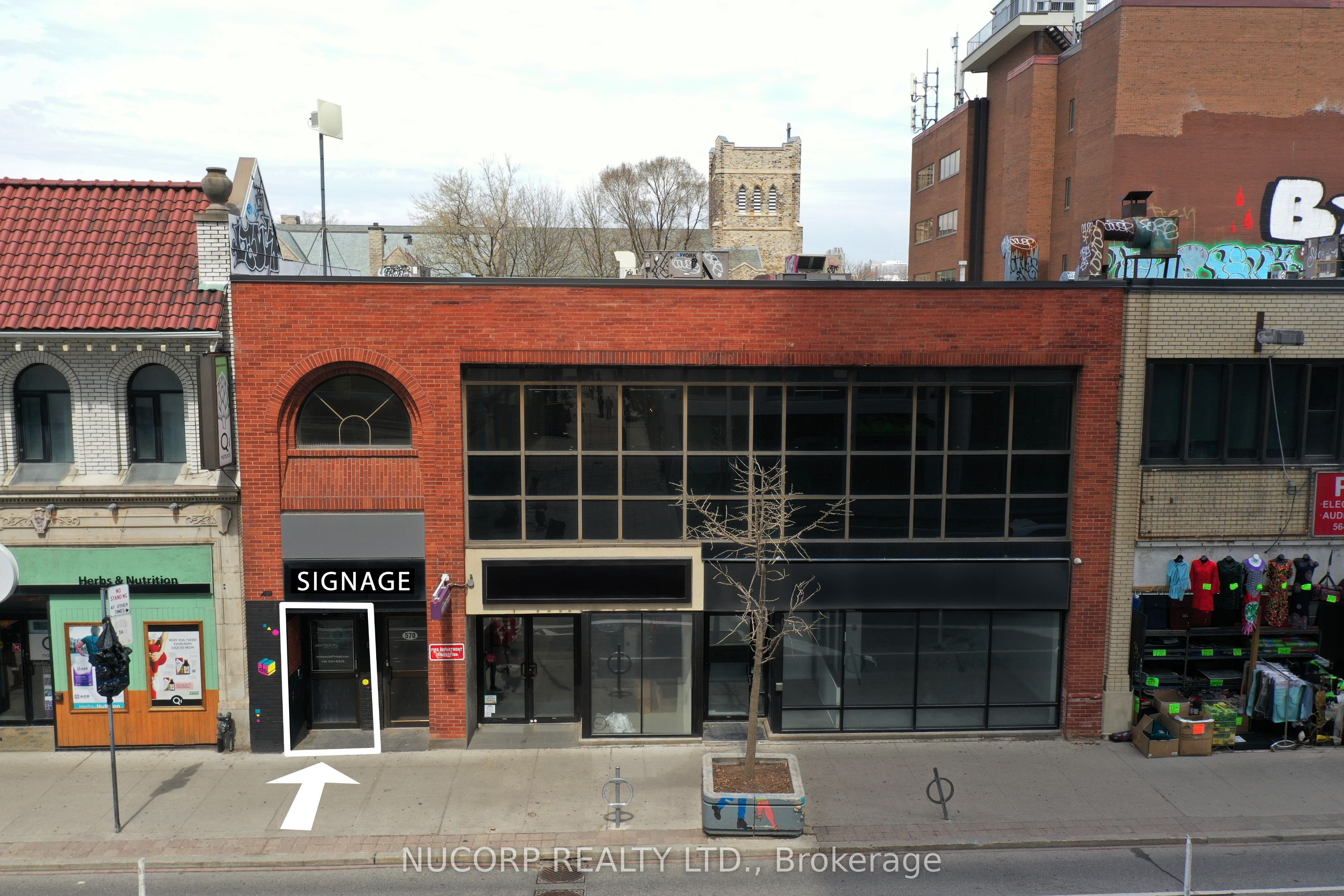 570 Bloor Street W Lower Property Photo 1