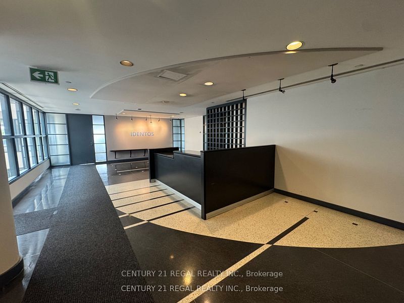 622 College Street 400 Property Photo 2