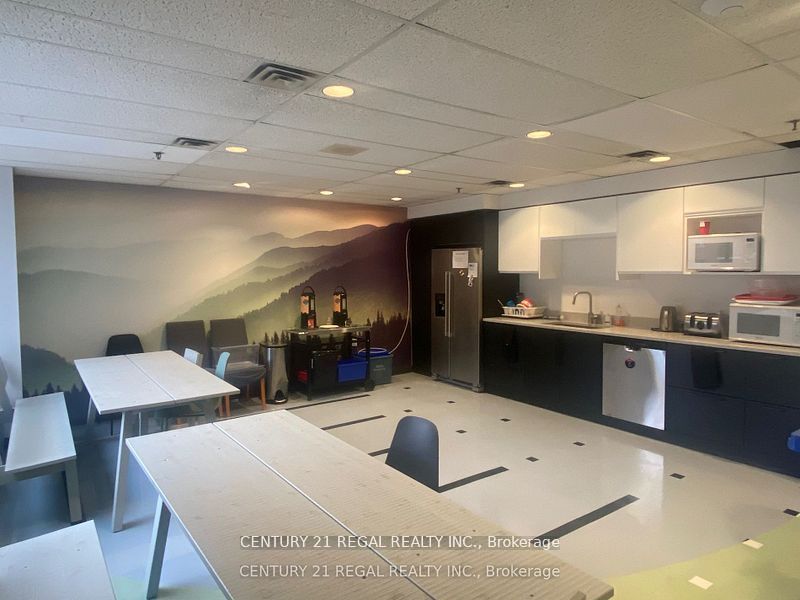 622 College Street 400 Property Photo 6