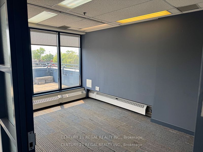 622 College Street 400 Property Photo 8