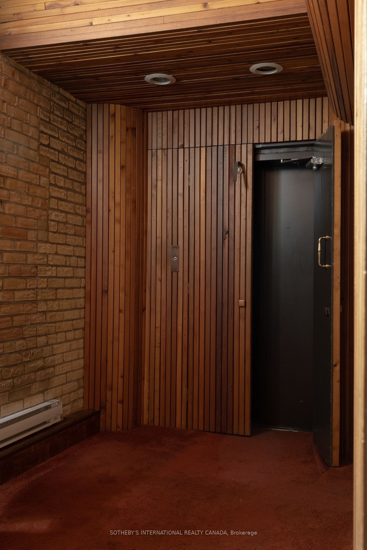 18 Gloucester Lane Property Photo 13