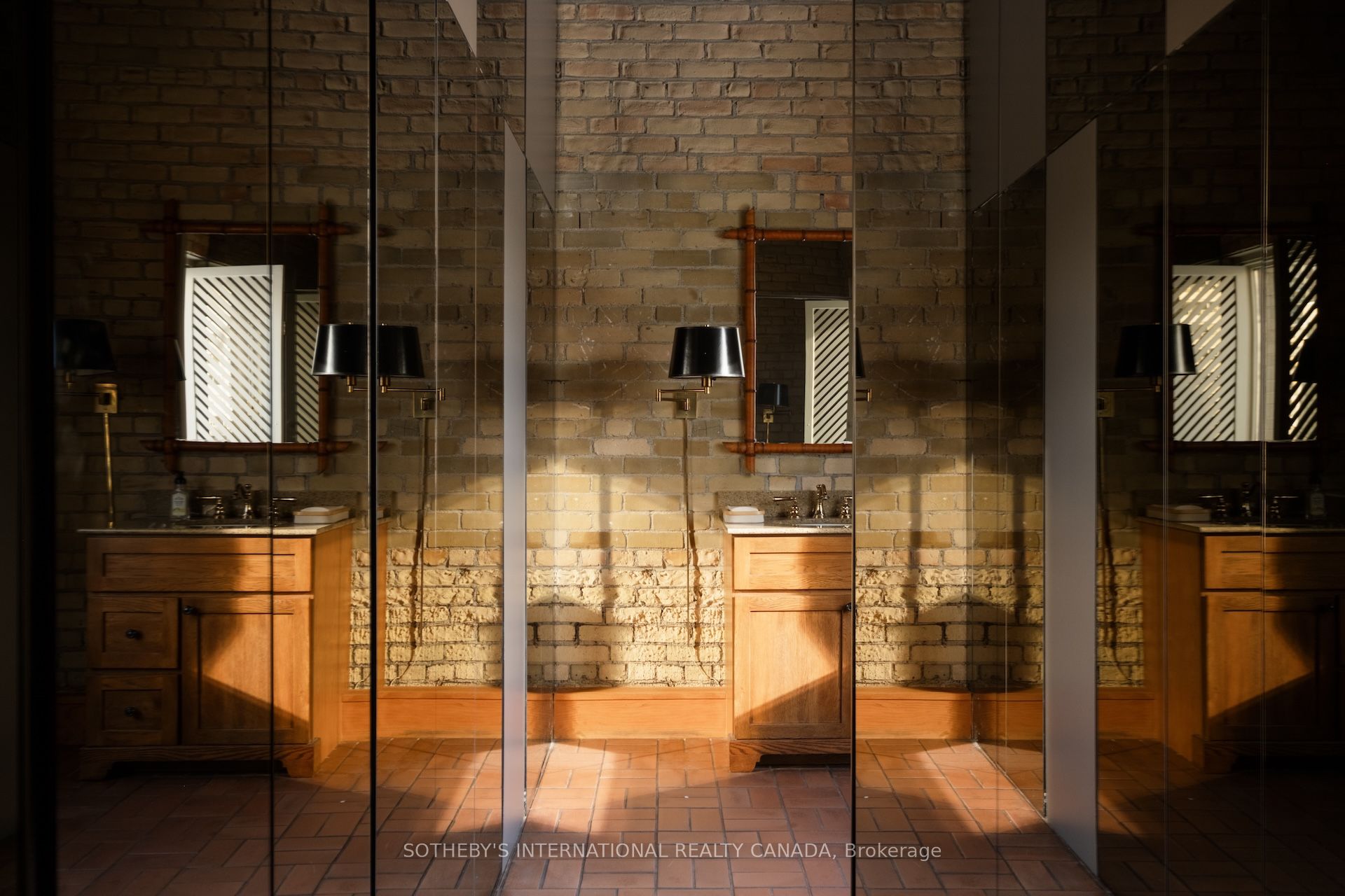 18 Gloucester Lane Property Photo 17