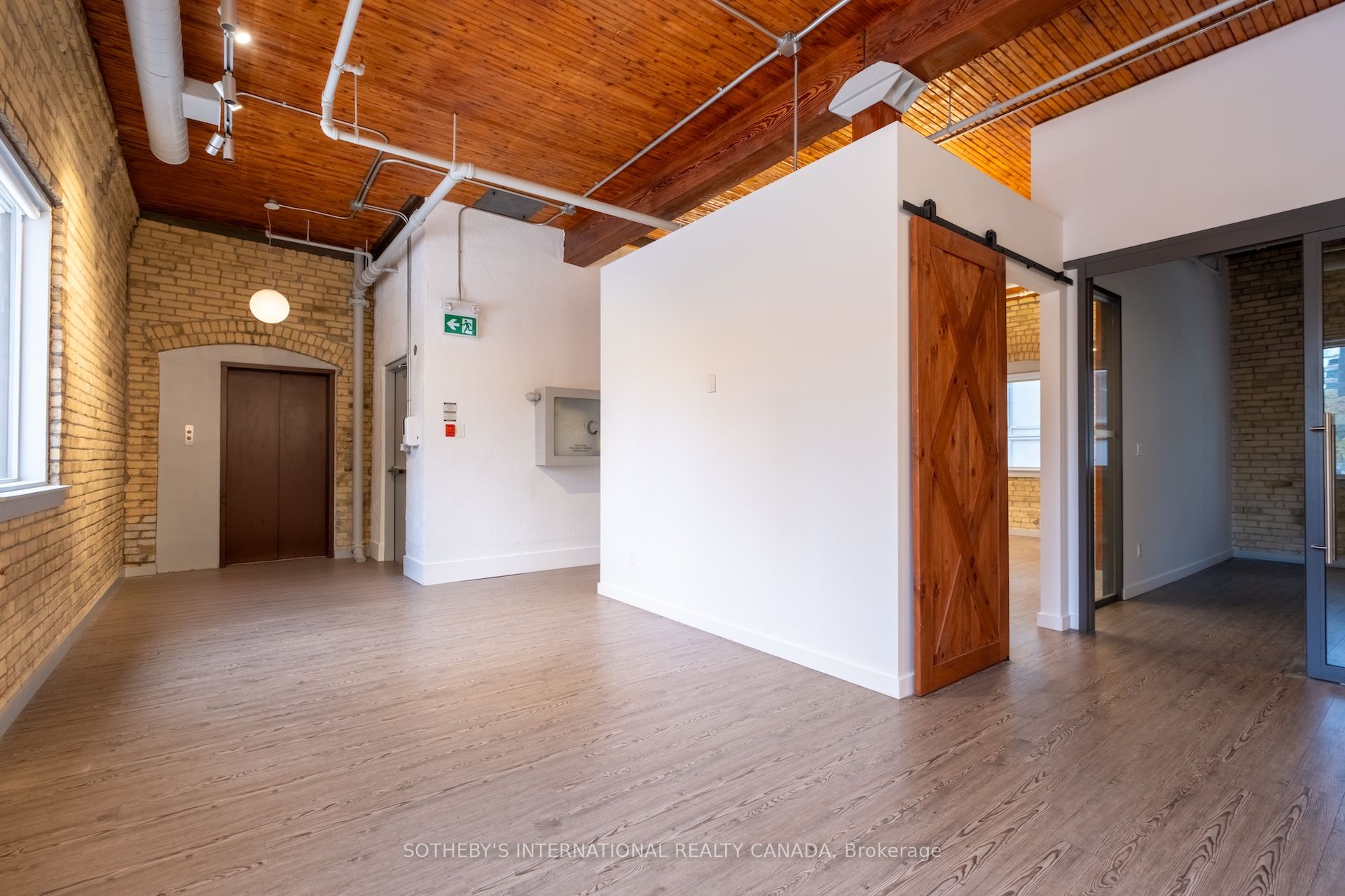 18 Gloucester Lane Property Photo 29