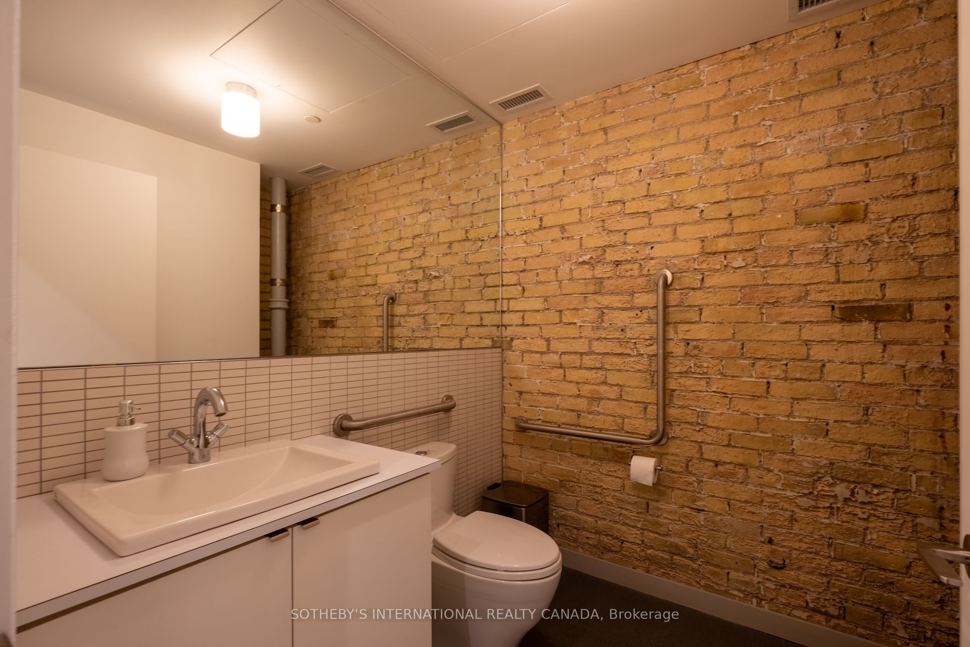 18 Gloucester Lane Property Photo 33