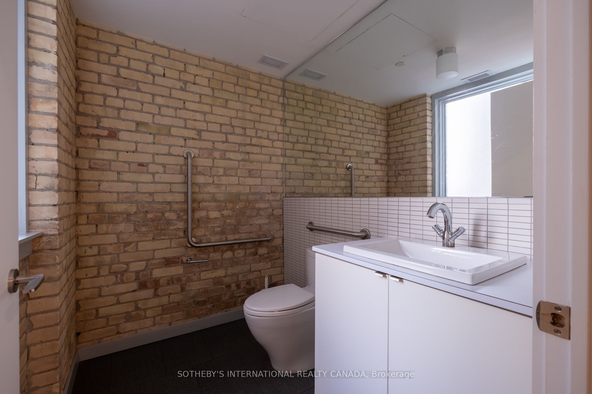 18 Gloucester Lane Property Photo 41