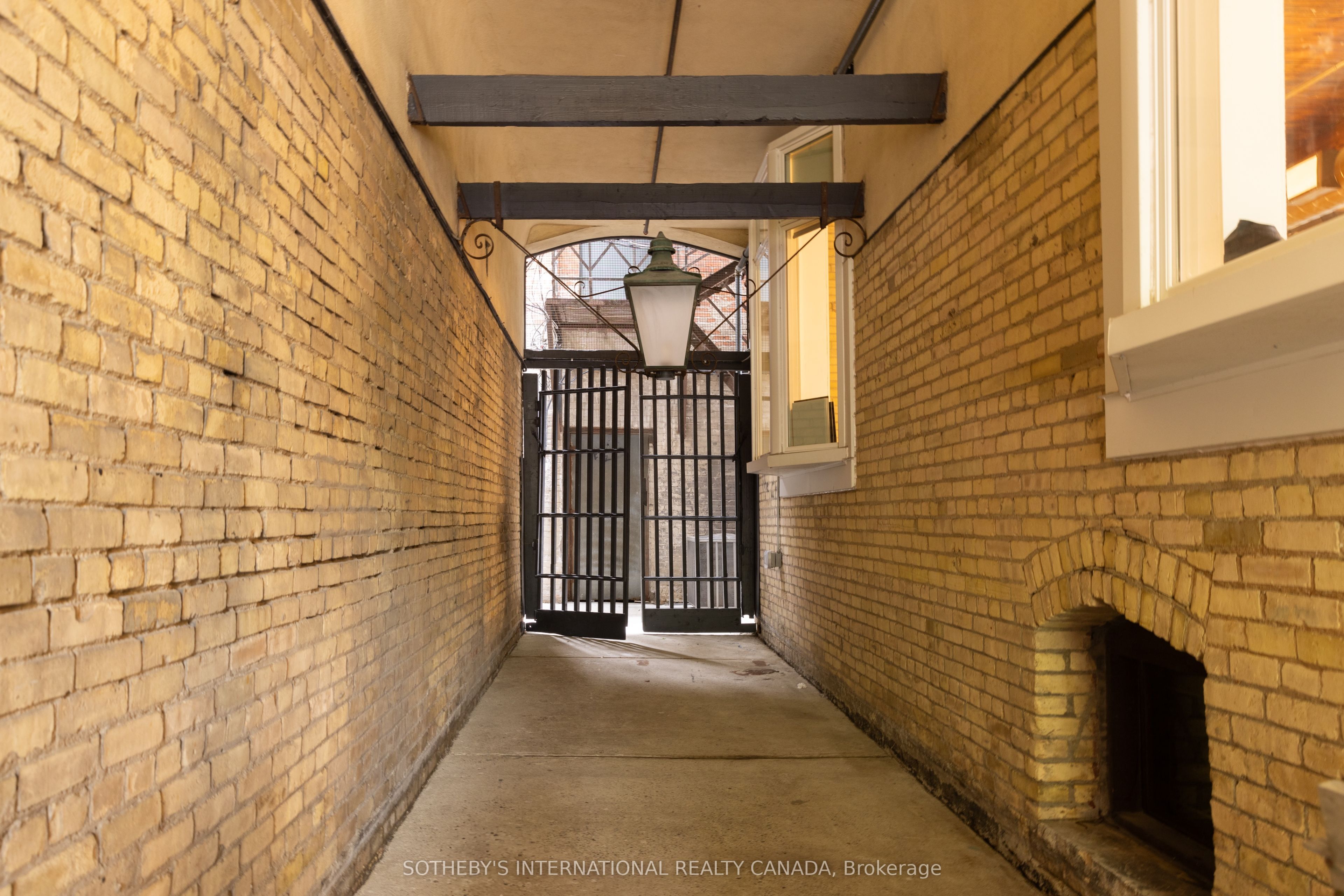 18 Gloucester Lane Property Photo 49