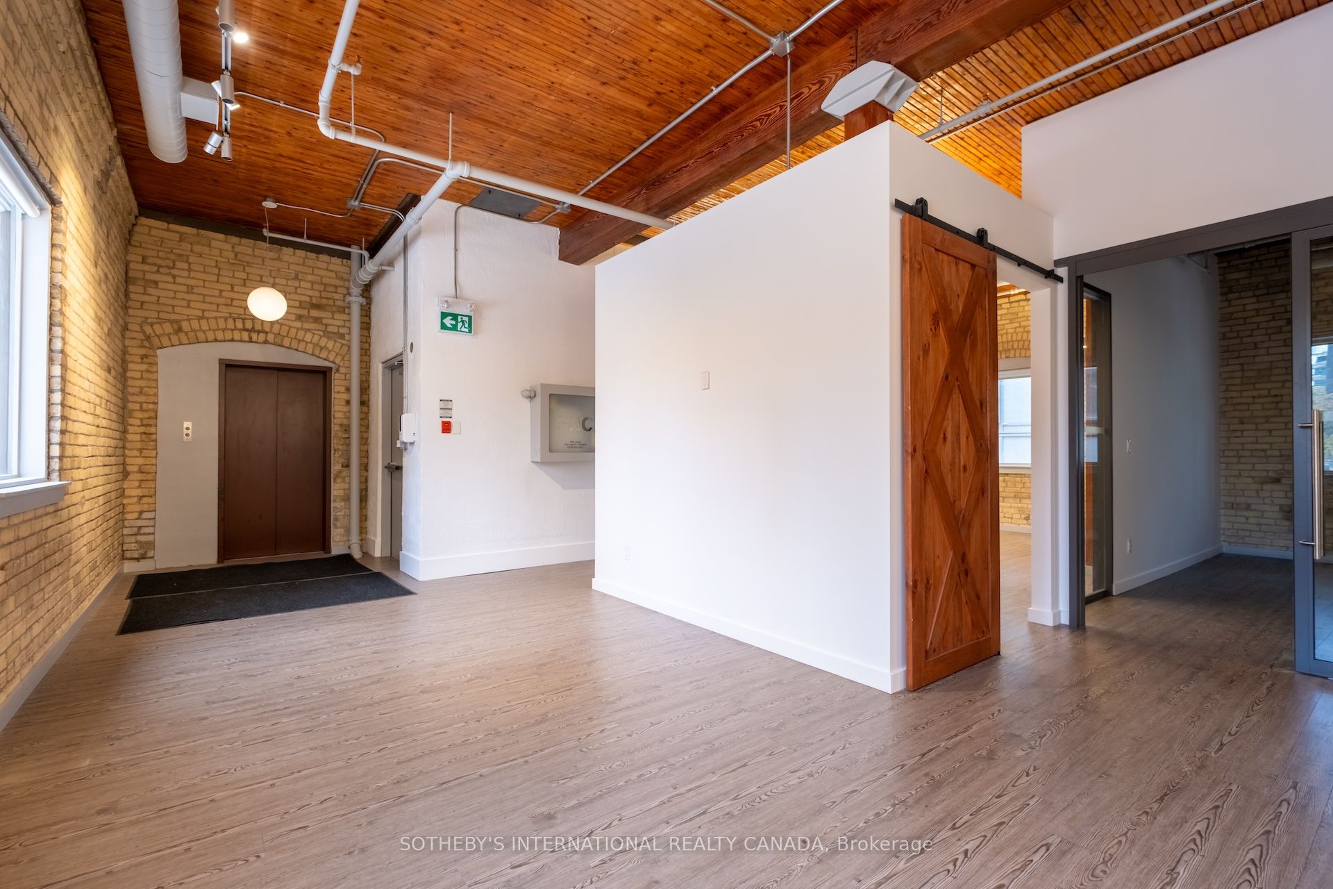 18 Gloucester Lane Property Photo 29