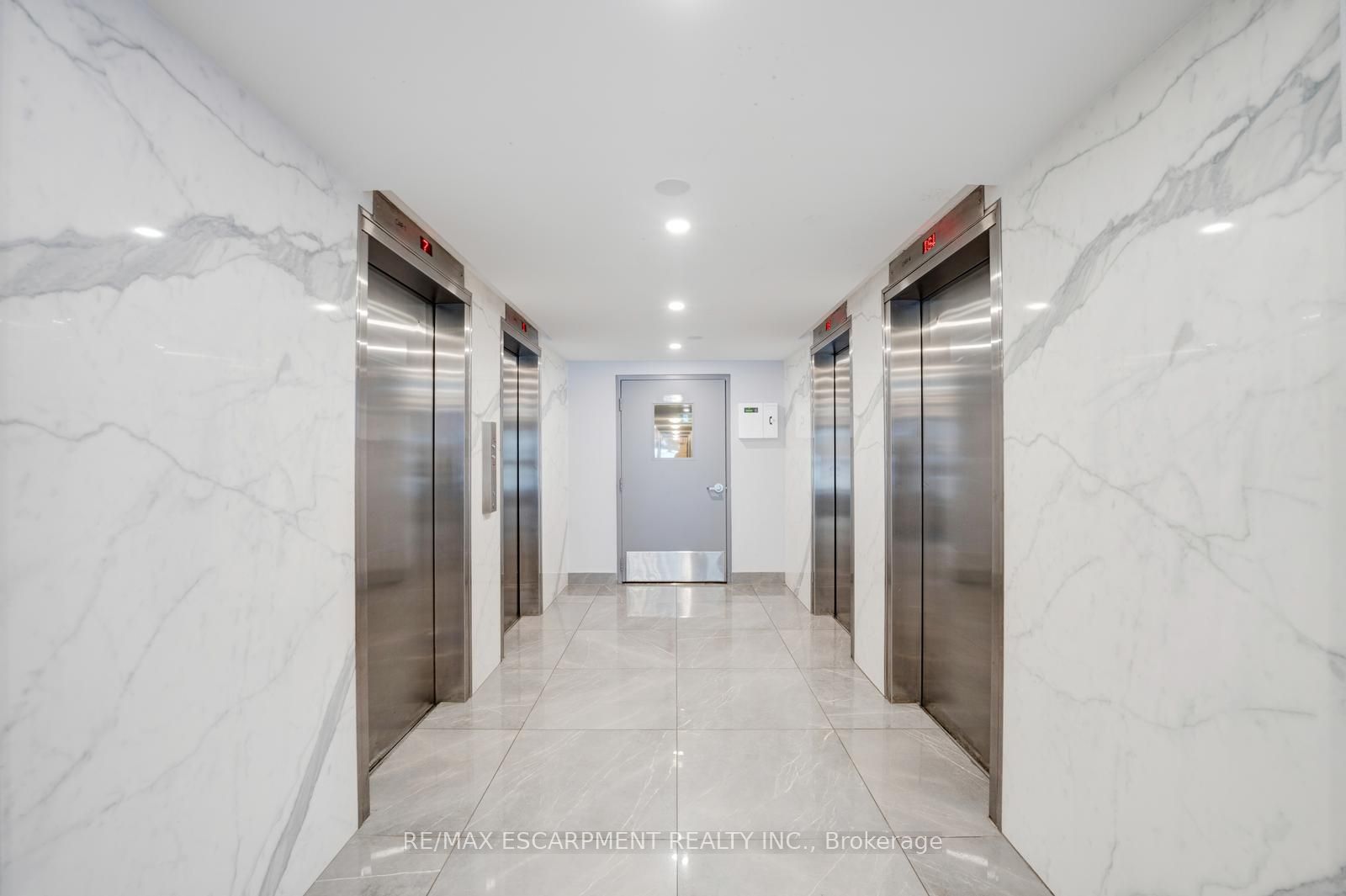 10 Edgecliff Golfway 206 Property Photo 5
