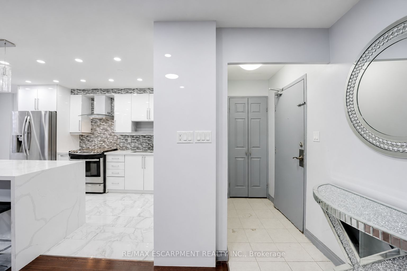 10 Edgecliff Golfway 206 Property Photo 6