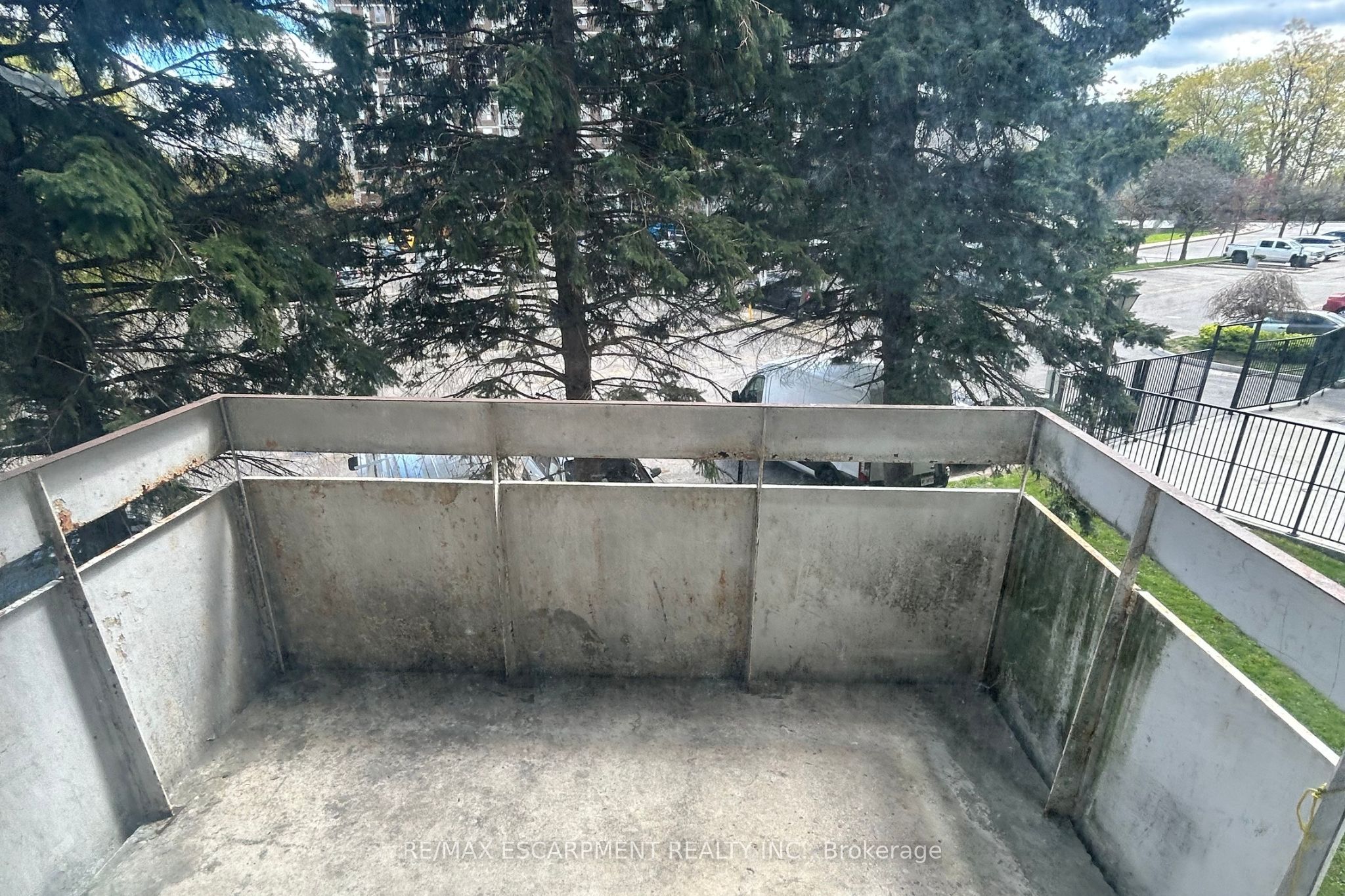 10 Edgecliff Golfway 206 Property Photo 15