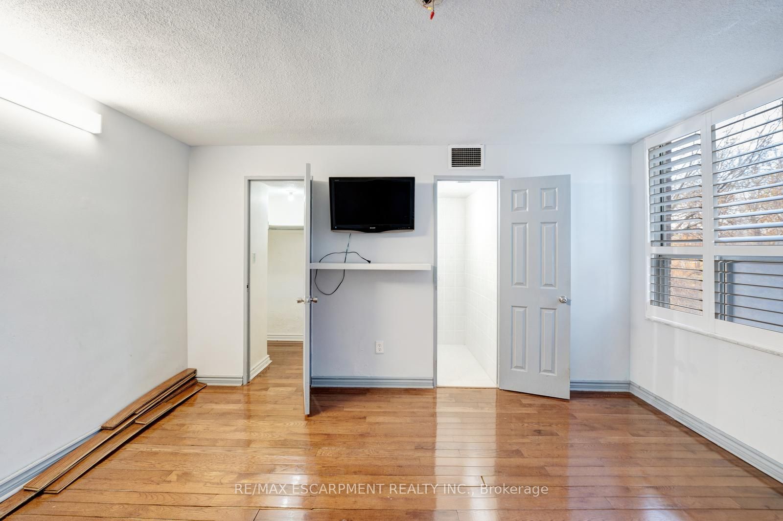 10 Edgecliff Golfway 206 Property Photo 19