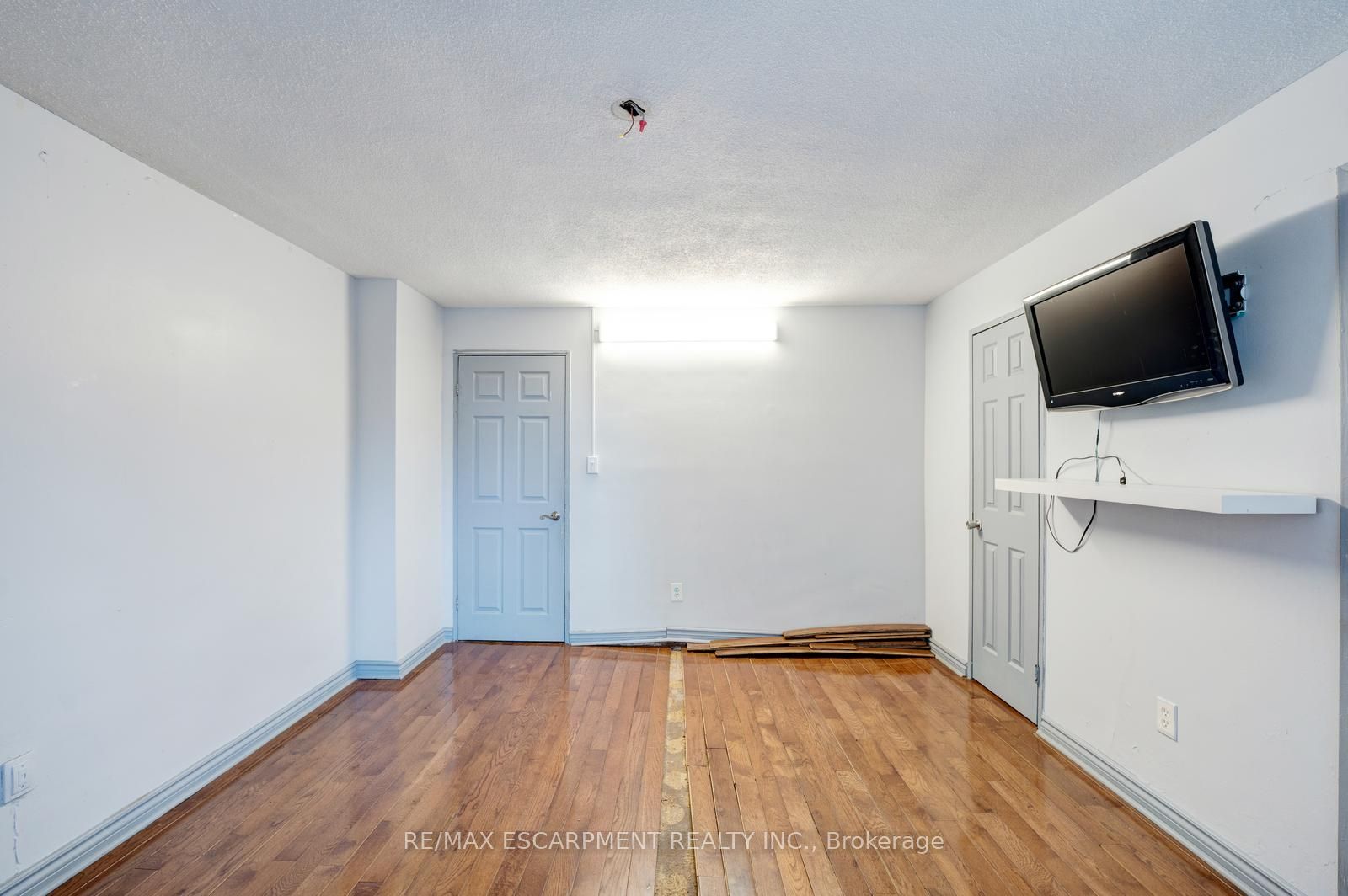 10 Edgecliff Golfway 206 Property Photo 20