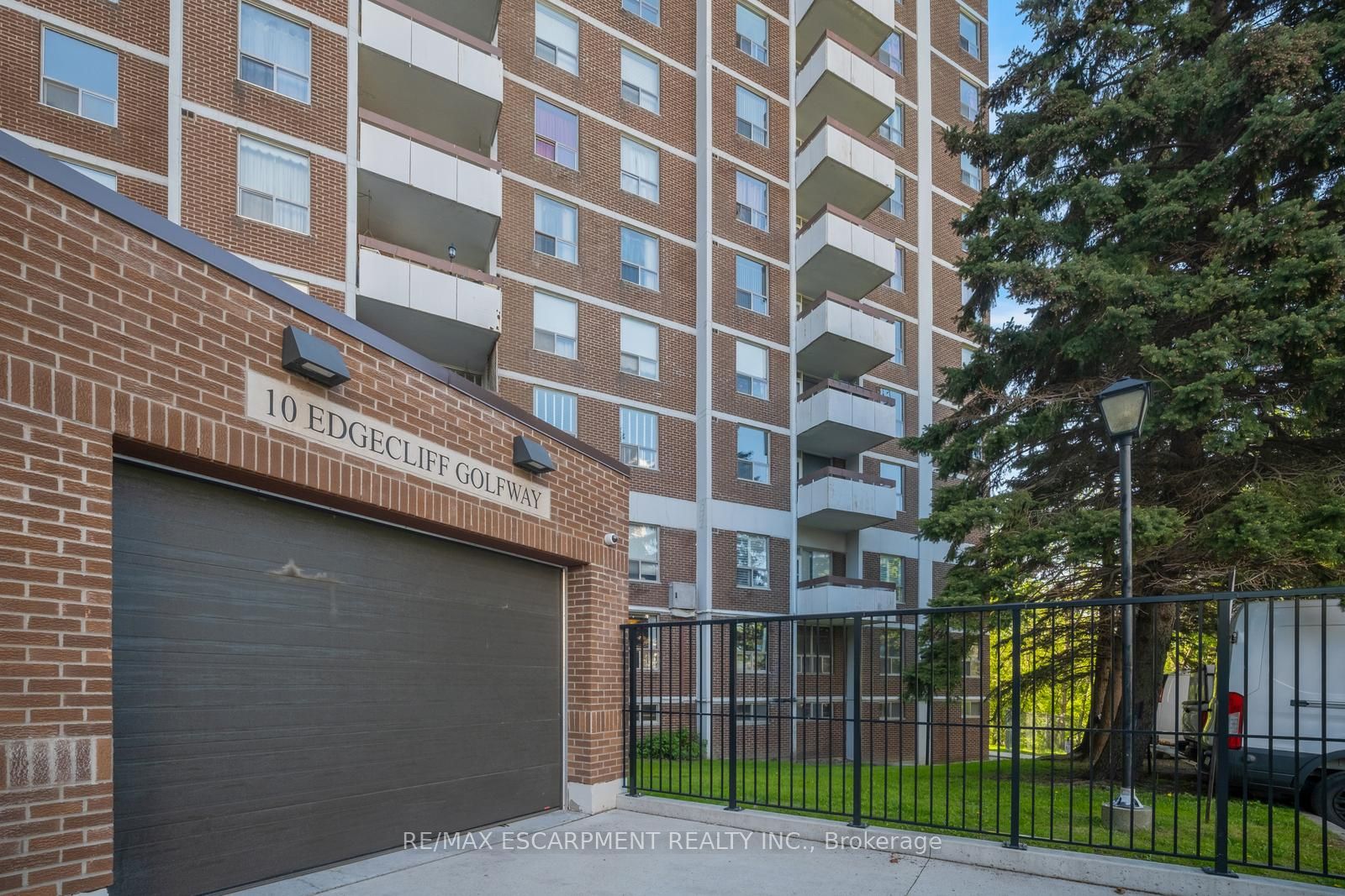 10 Edgecliff Golfway 206 Property Photo 32