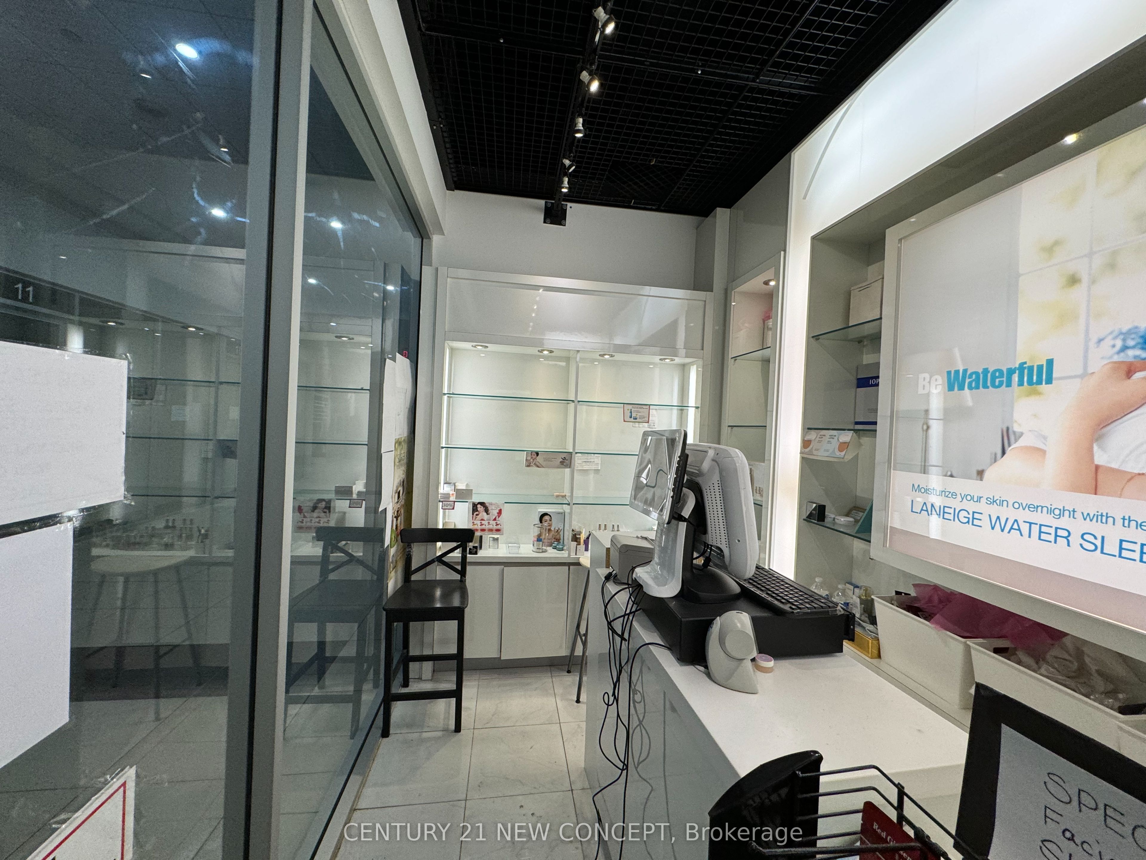 384 Yonge Street 36 Property Photo 11