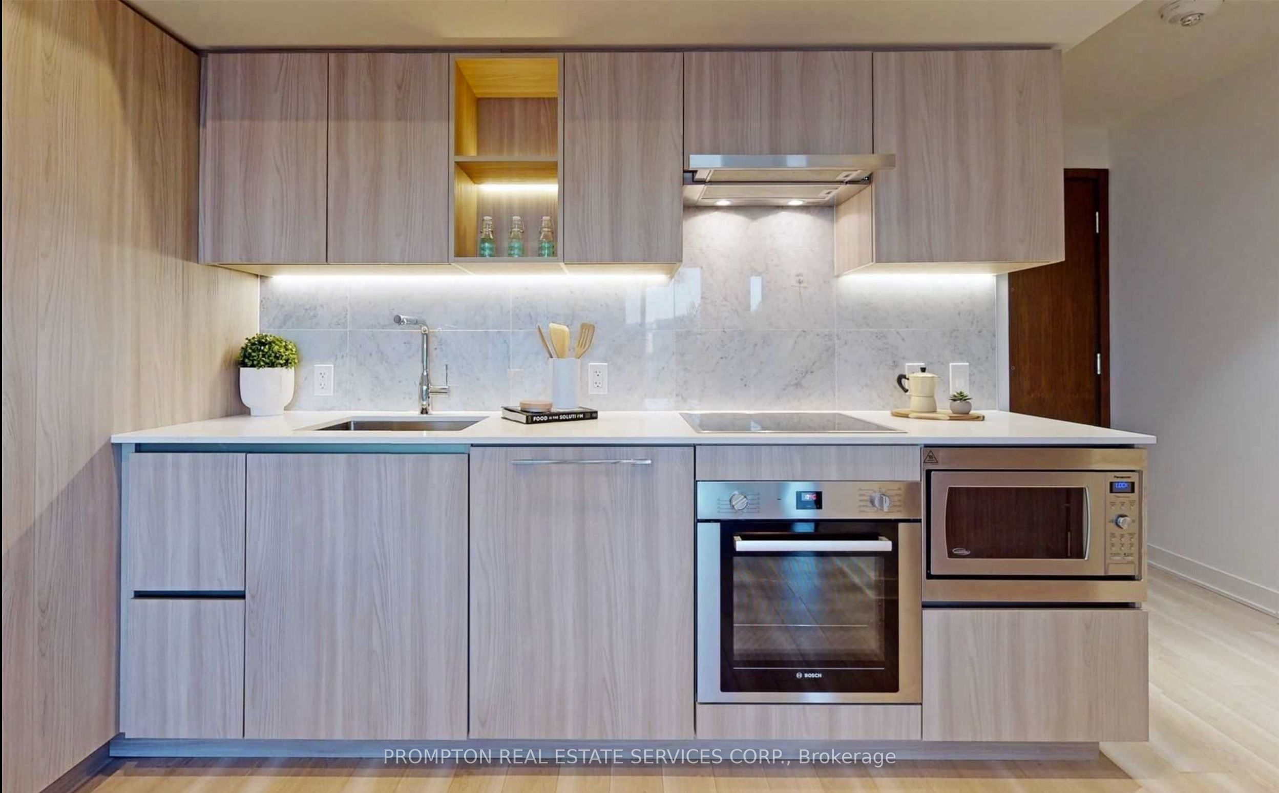 17 Bathurst Street 703 Property Photo 1