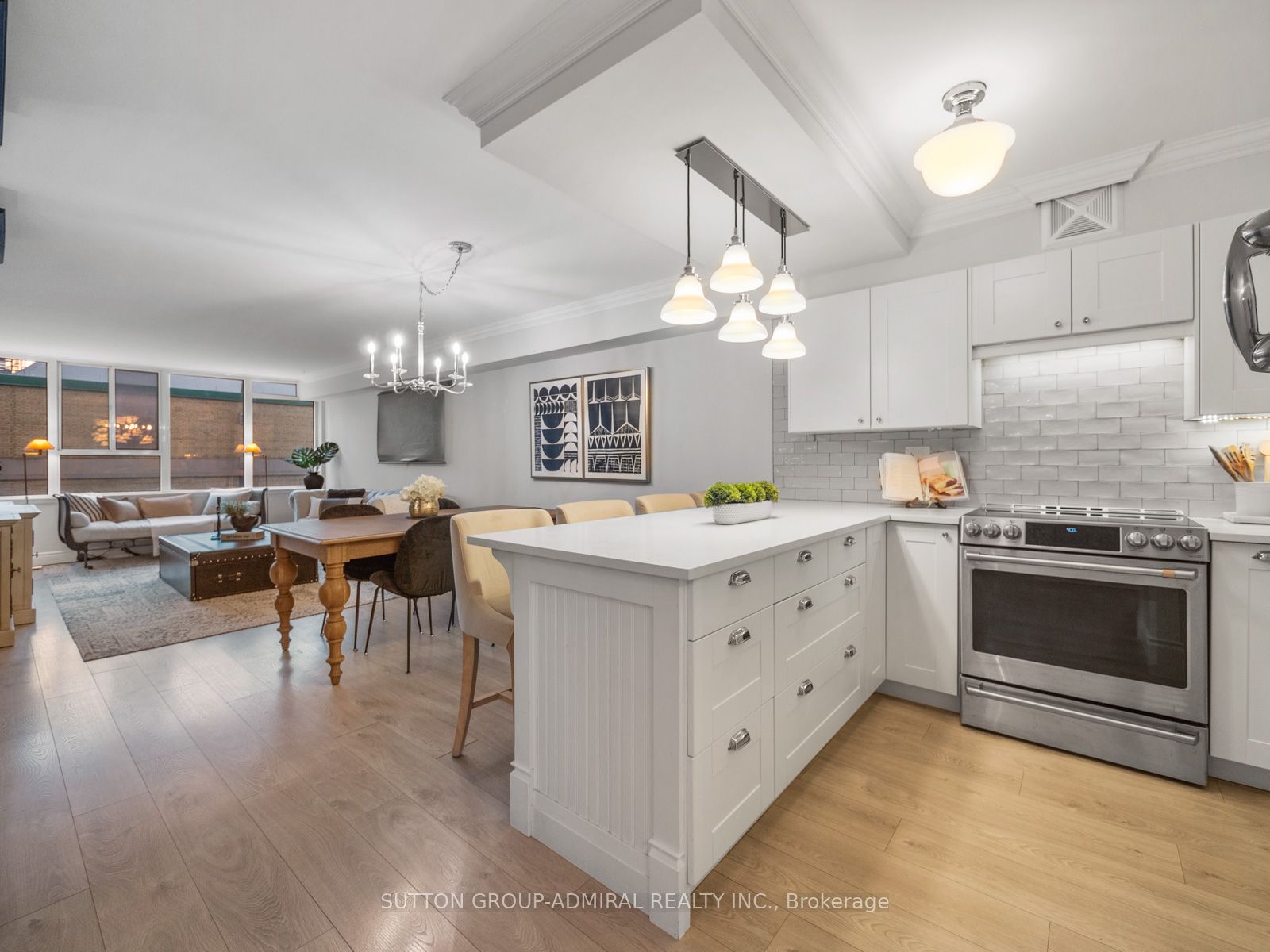 45 Carlton Street 810