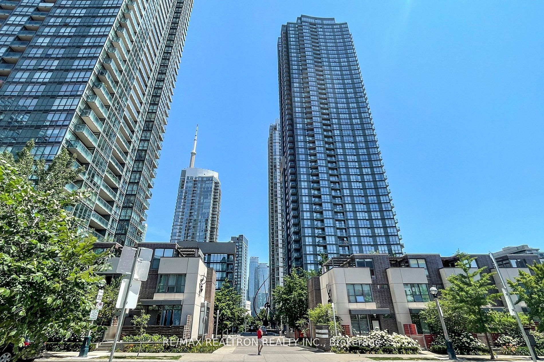 11 Brunel Court PH2