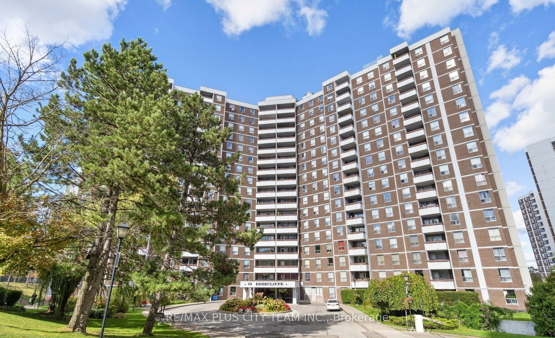 10 Edgecliff Golfway 909 Property Photo 1