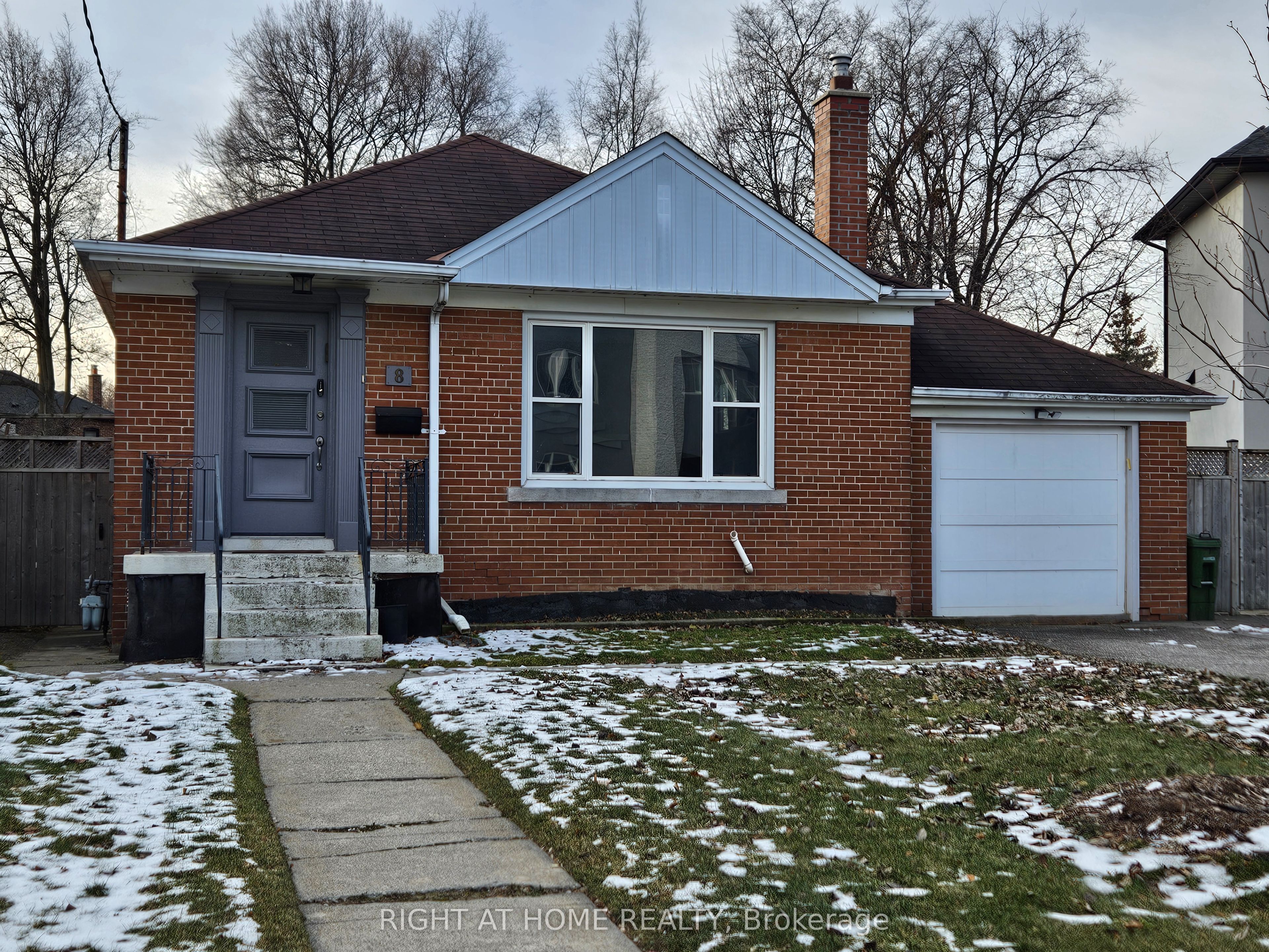 8 Roberta Drive Property Photo 1
