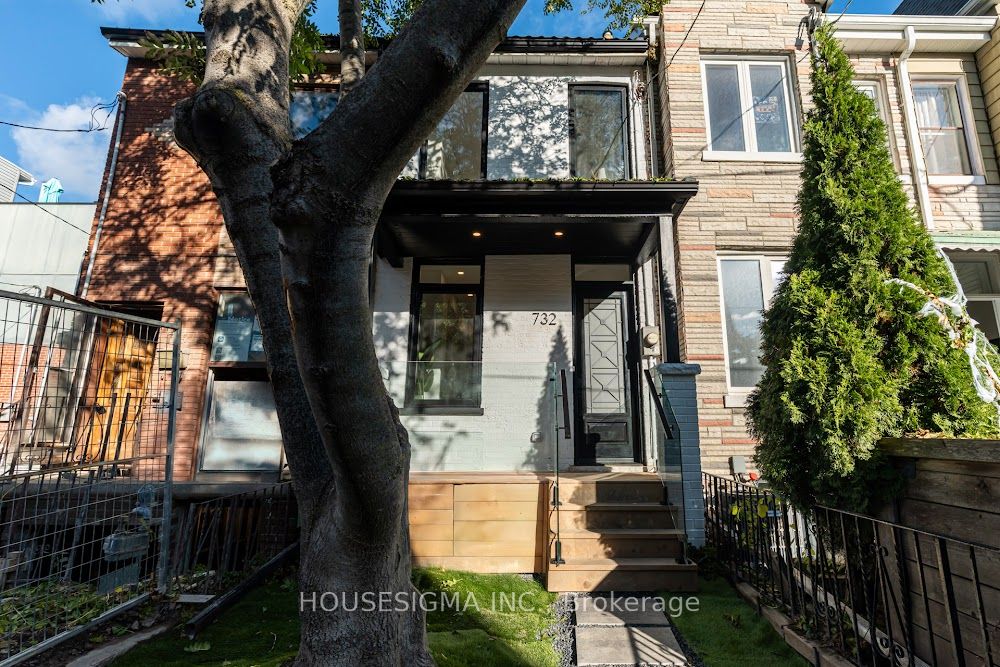 732 Adelaide Street W