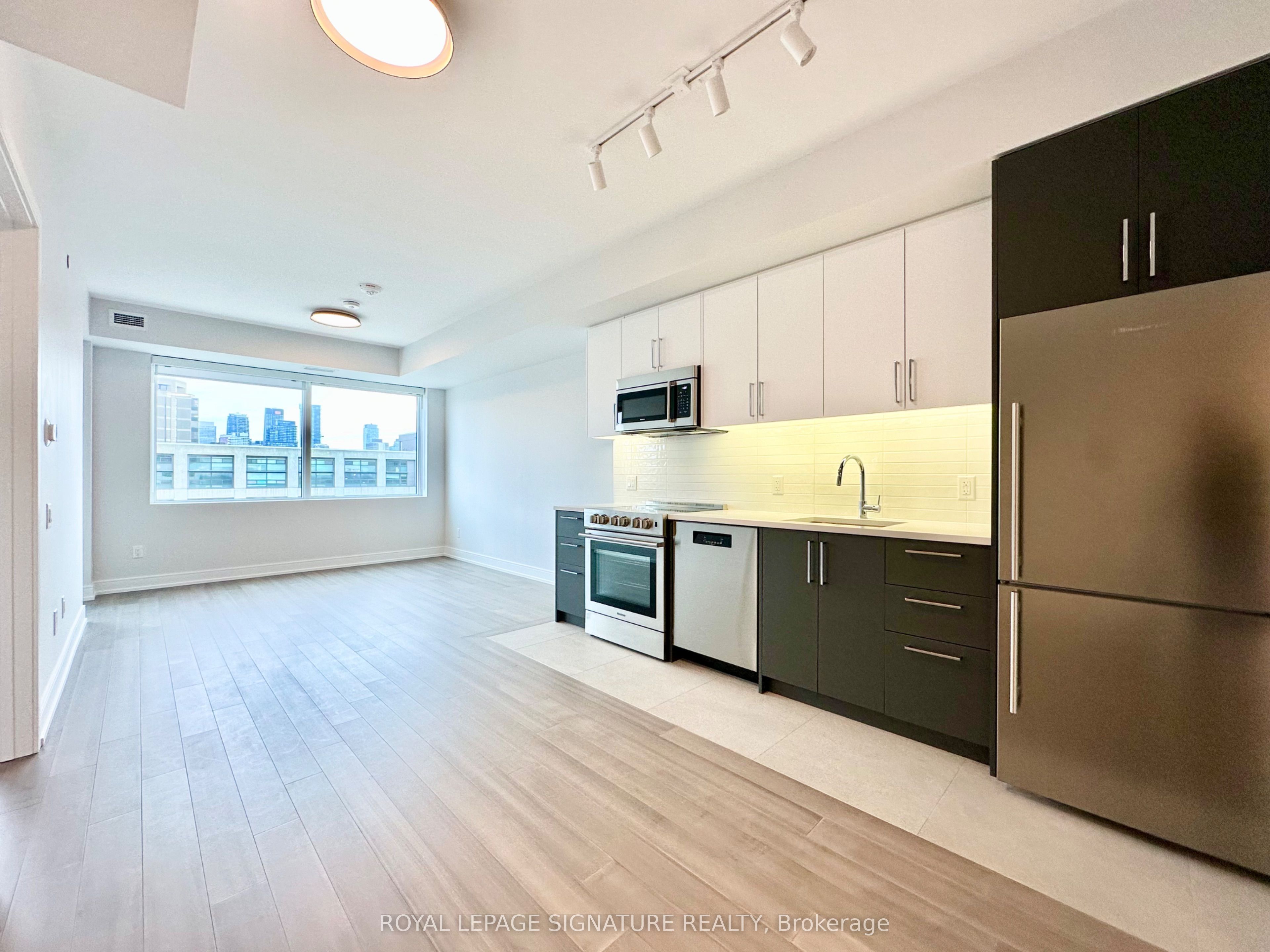 664 Spadina Avenue 807 Property Photo 1