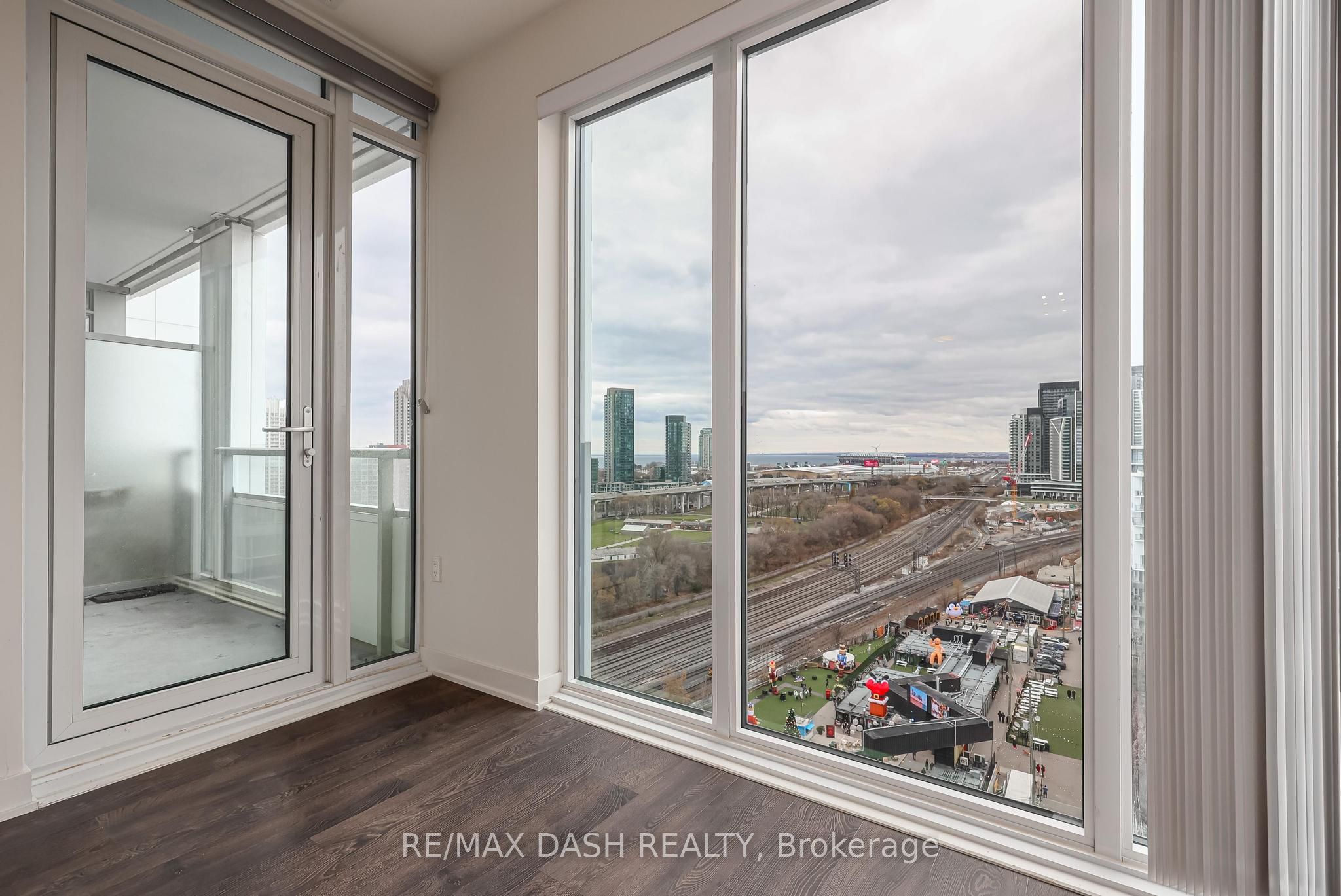 27 Bathurst Street 1508W