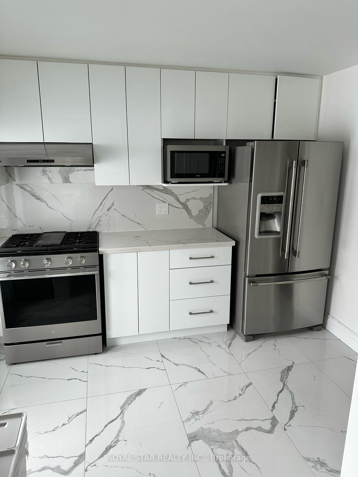 9 Roycrest Avenue Room Property Photo 7